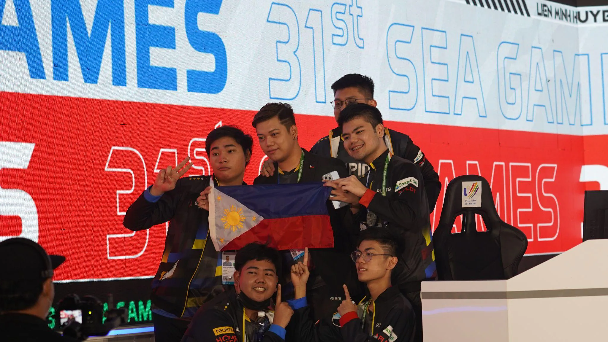 Tóm tắt lượt trận bán kết LMHT Sea Games 31, trung tâm Hội Nghị Quốc Gia không còn một chỗ trống