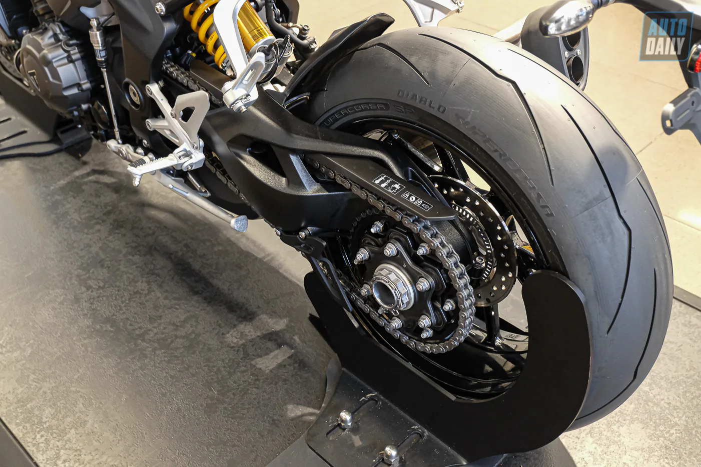 Xe mô tô Triumph Speed Triple 1200 RR 2022 sẽ có giá bán từ 659.9 triệu đồng