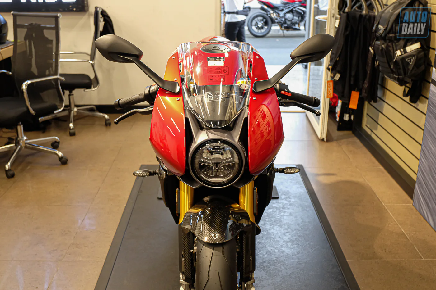 Xe mô tô Triumph Speed Triple 1200 RR 2022 sẽ có giá bán từ 659.9 triệu đồng