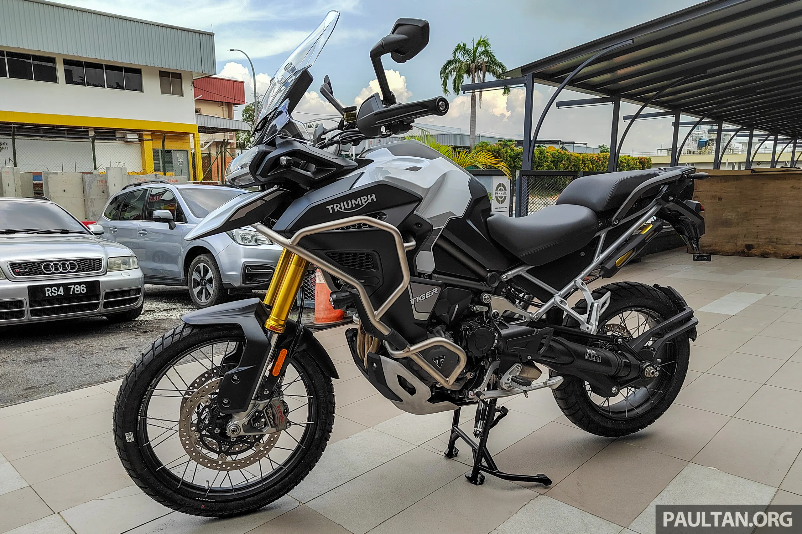 Triumph Tiger 1200 Rally Explorer 2022 chính thức ra mắt, đối đầu với BMW R1250 GSA