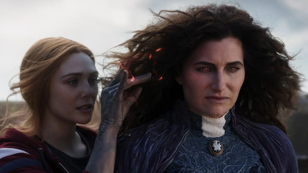 Tổng hợp sức mạnh của Scarlet Witch mà bạn chưa từng thấy trên màn hình, phiên bản MCU thật sự vẫn còn rất "hiền"