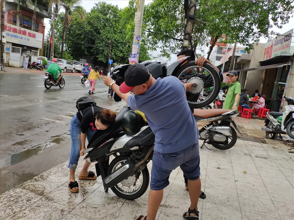 Hướng dẫn cách xử lý khi xe máy đề không nổ do ngập nước