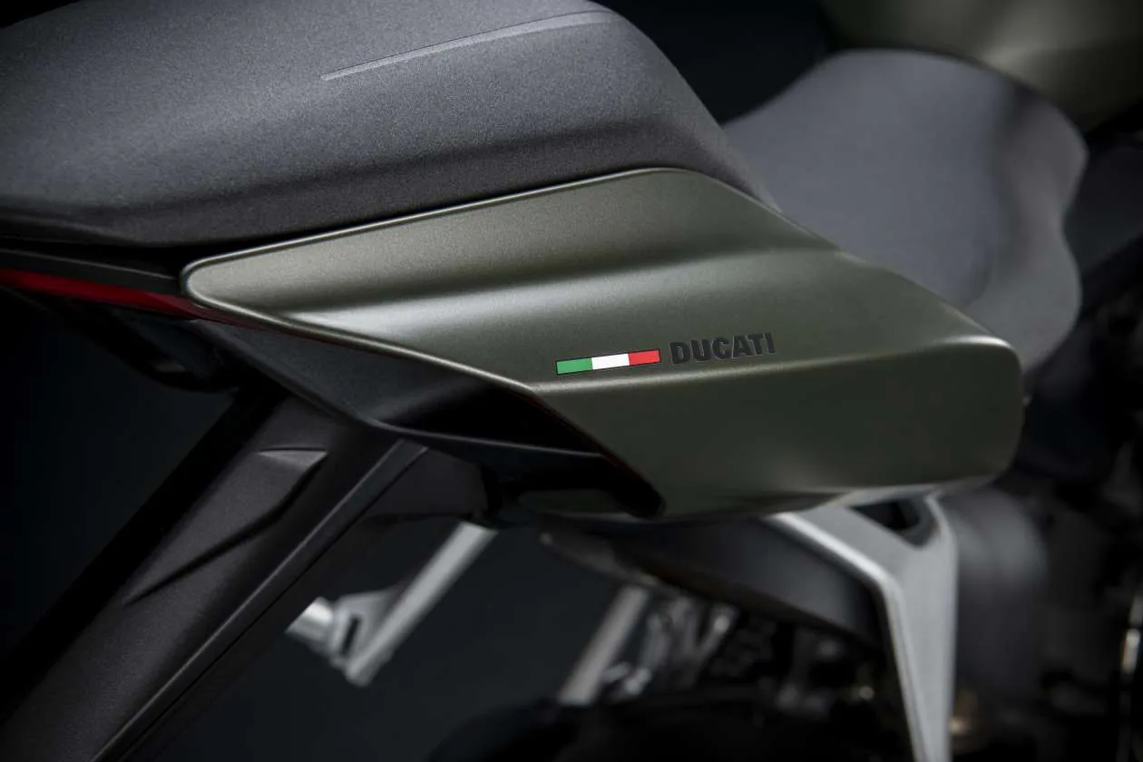 Ducati Streetfighter V2 2022 trình làng với diện mạo mới, bổ sung thêm phối màu Storm Green