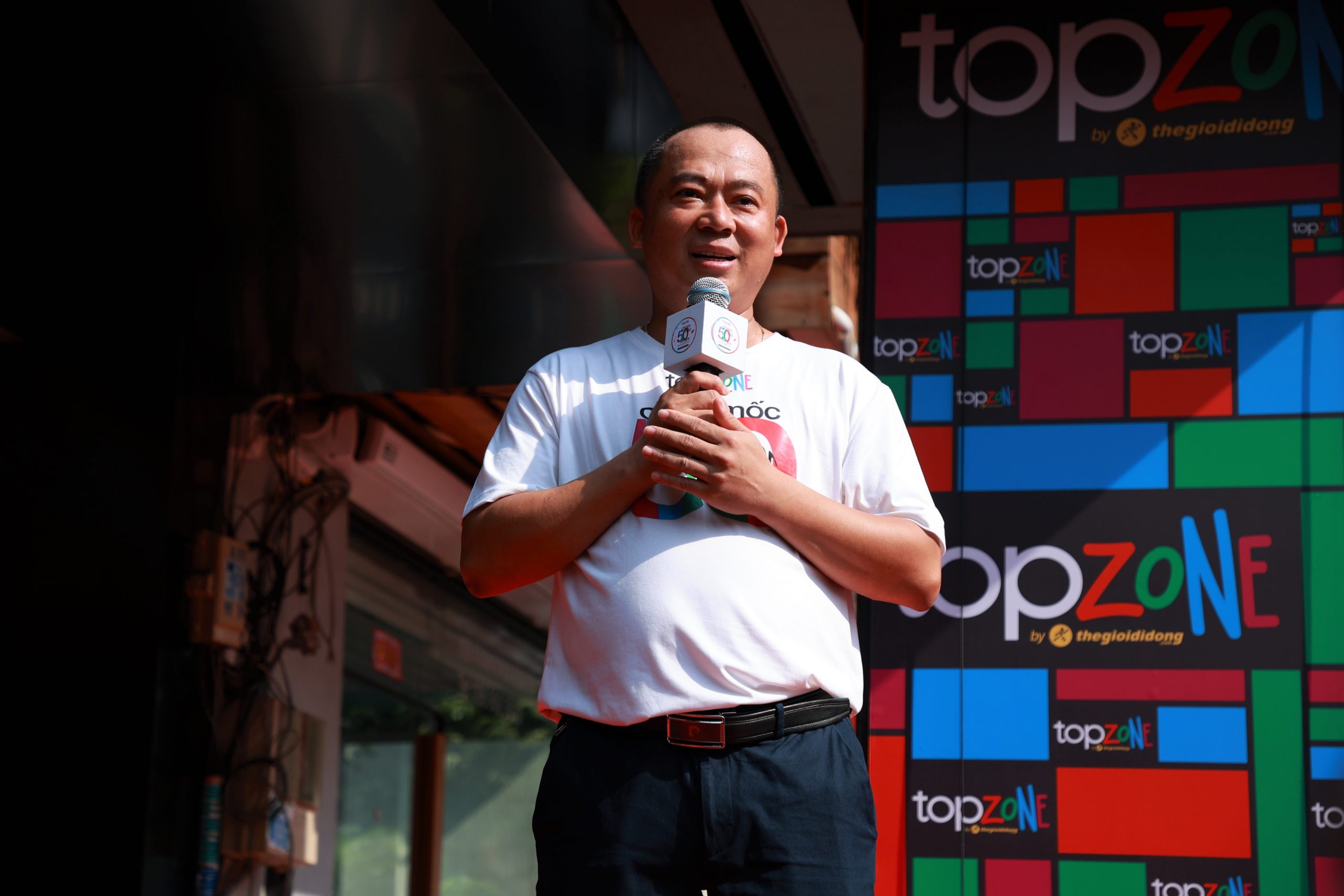 Mừng cột mốc 50 cửa hàng TopZone, Thế Giới Di Động hướng đến doanh thu 1 tỷ USD, mở cơ hội nâng cấp thị trường ngang tầm Singapore