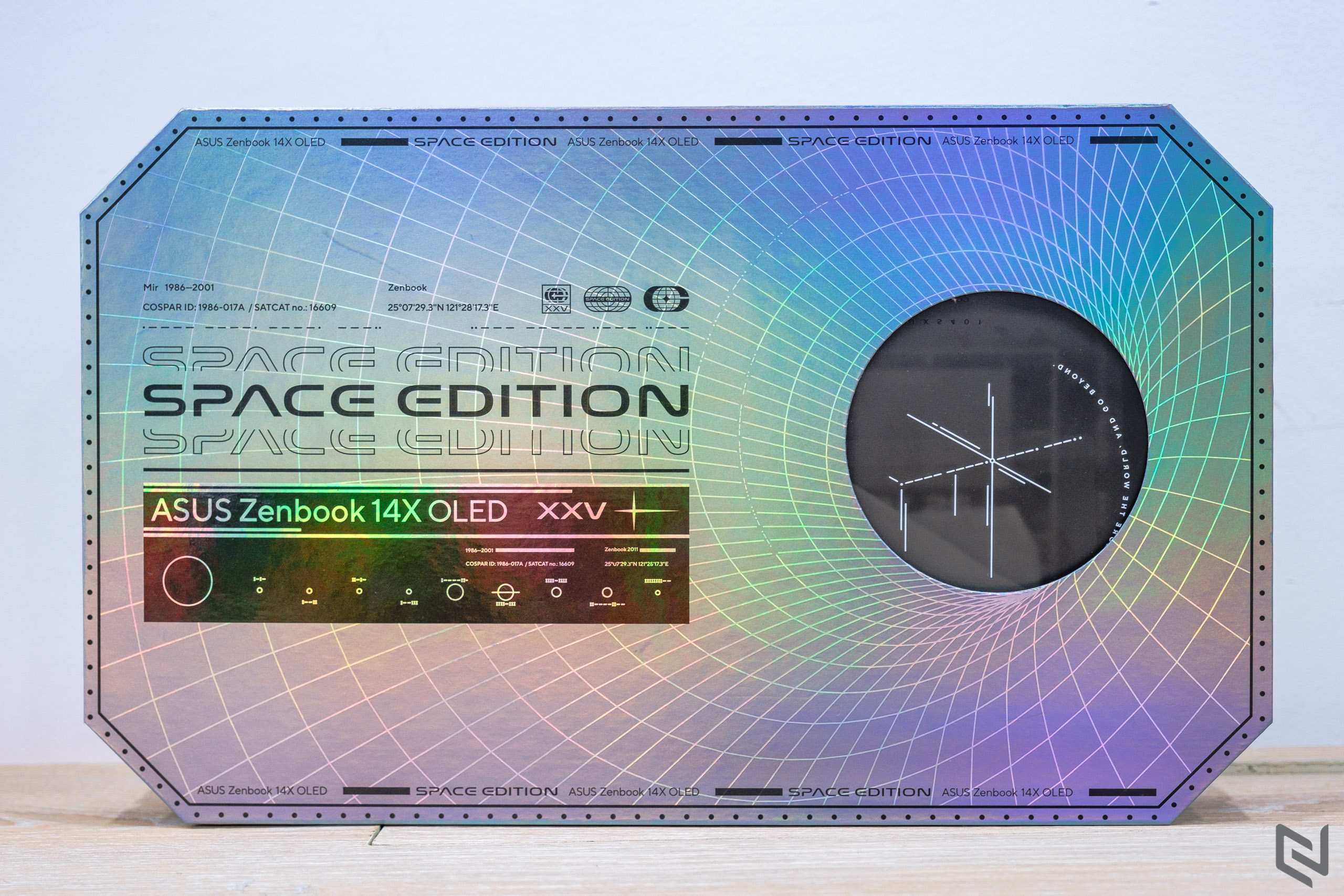 Trên tay ASUS Zenbook 14X OLED Space Edition: Siêu phẩm kỷ niệm hành trình chinh phục những vì sao