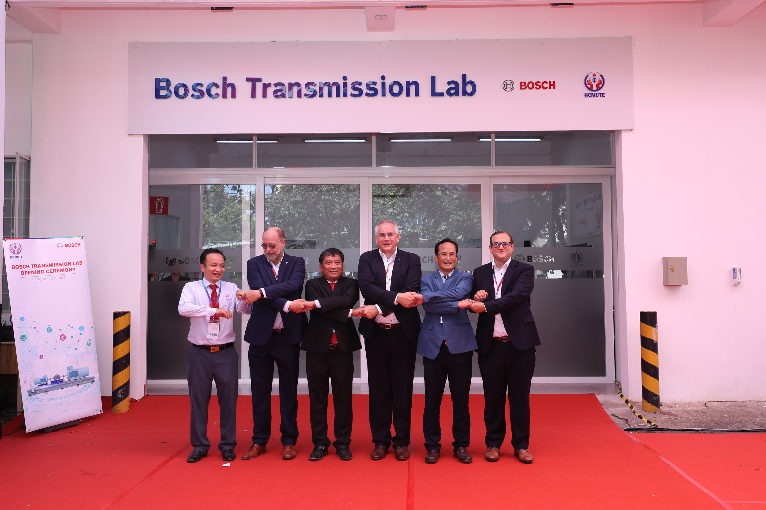 Bosch và Trường Đại học Sư phạm Kỹ thuật TP.HCM hợp tác xây dựng Phòng thí nghiệm Hộp số truyền động vô cấp CVT