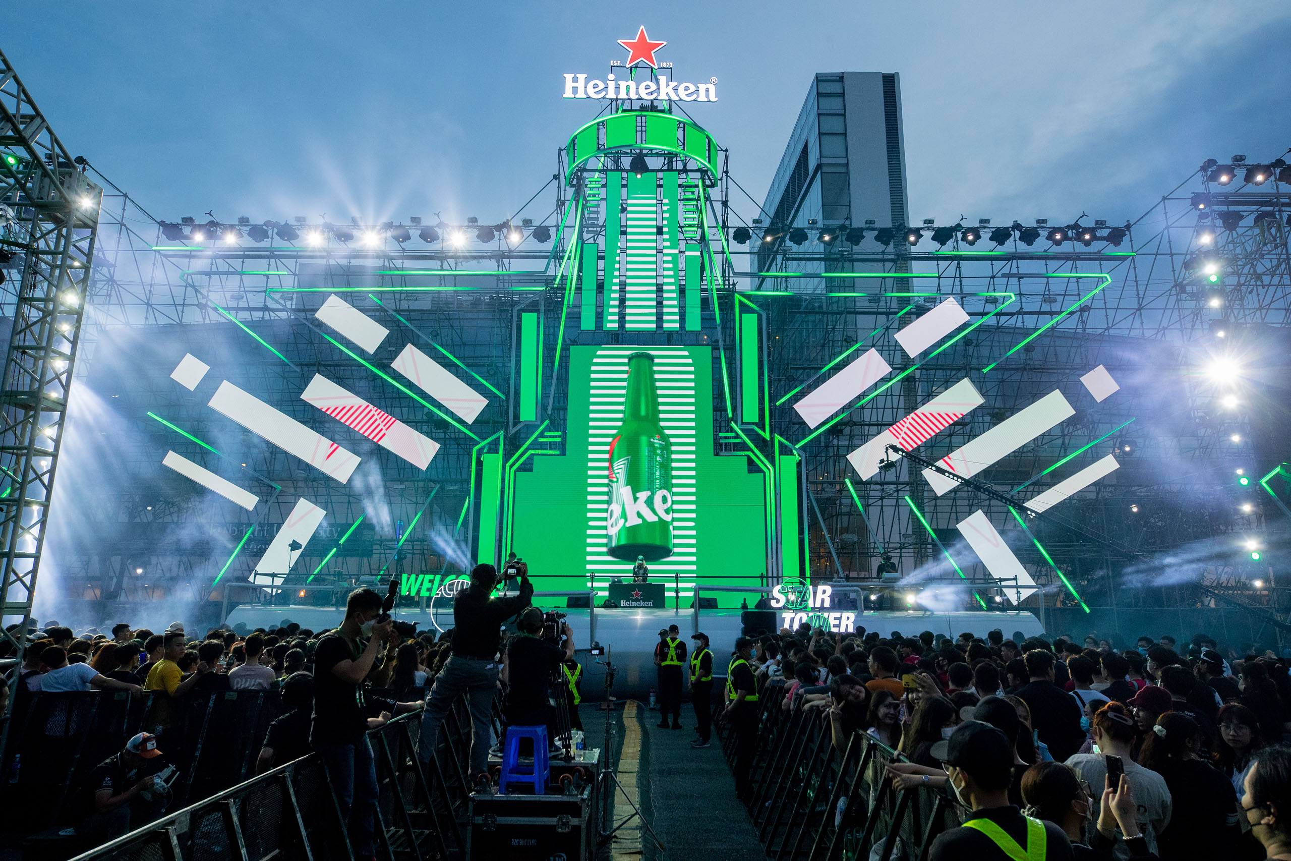 Heineken lần đầu ra mắt thế giới Starverse bằng chuỗi sự kiện mang công nghệ thực tế ảo ra ngoài đời thật