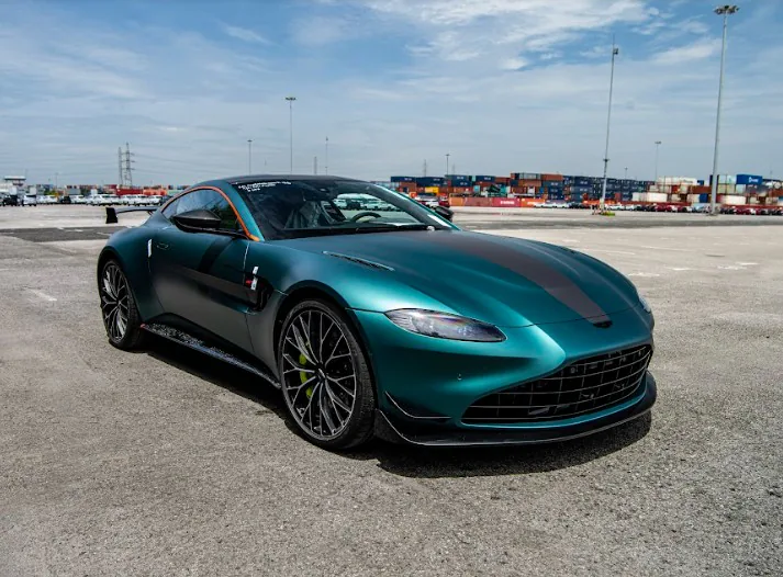Aston Martin ra mắt xe Vantage F1 Edition và DB11 V8 Coupe nâng cấp tại Việt Nam