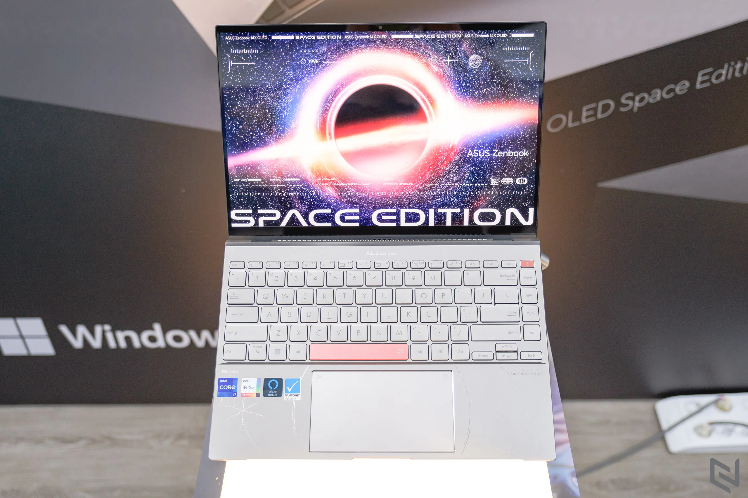 ASUS Việt Nam giới thiệu dải Zenbook OLED mới với diện mạo mới, trang bị vi xử lý Intel Core thế hệ thứ 12