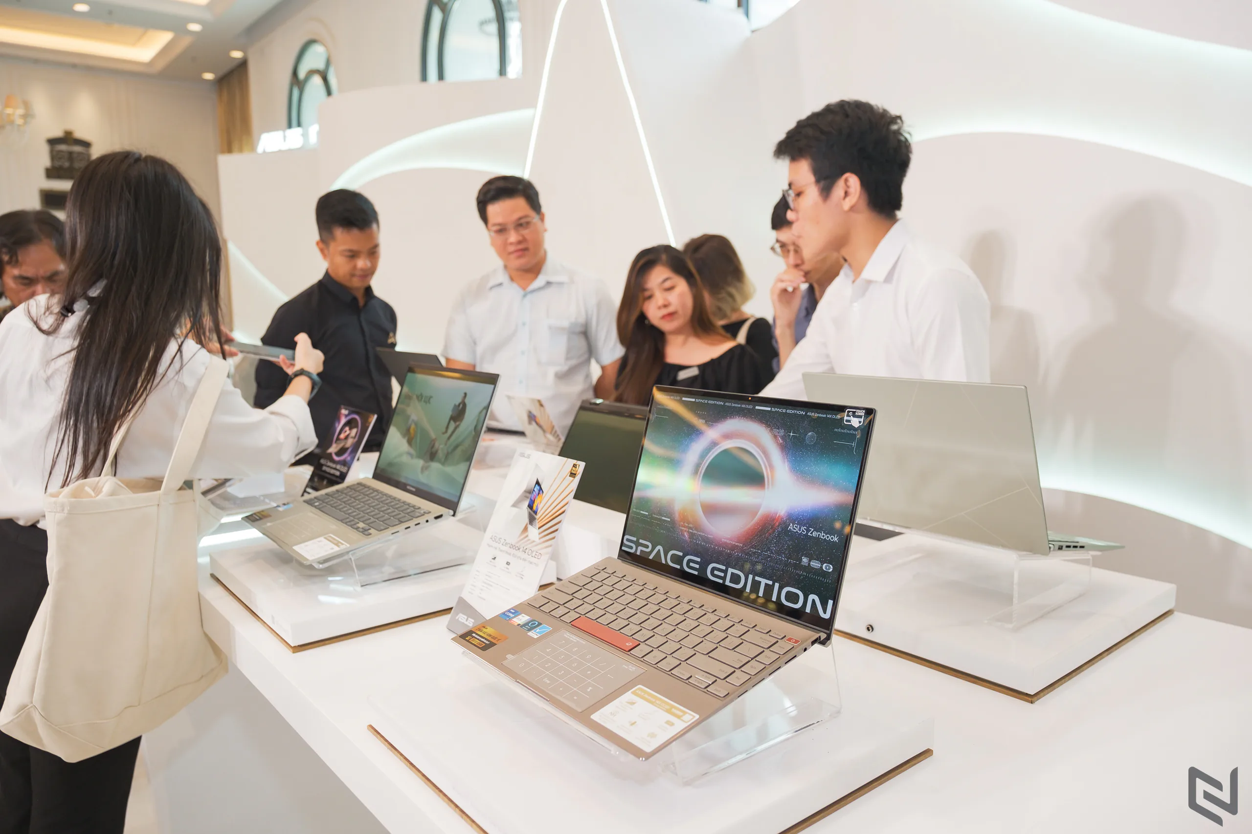 ASUS làm mới Zenbook Series với tinh thần “Tĩnh nội lực – Phá chuẩn mực”