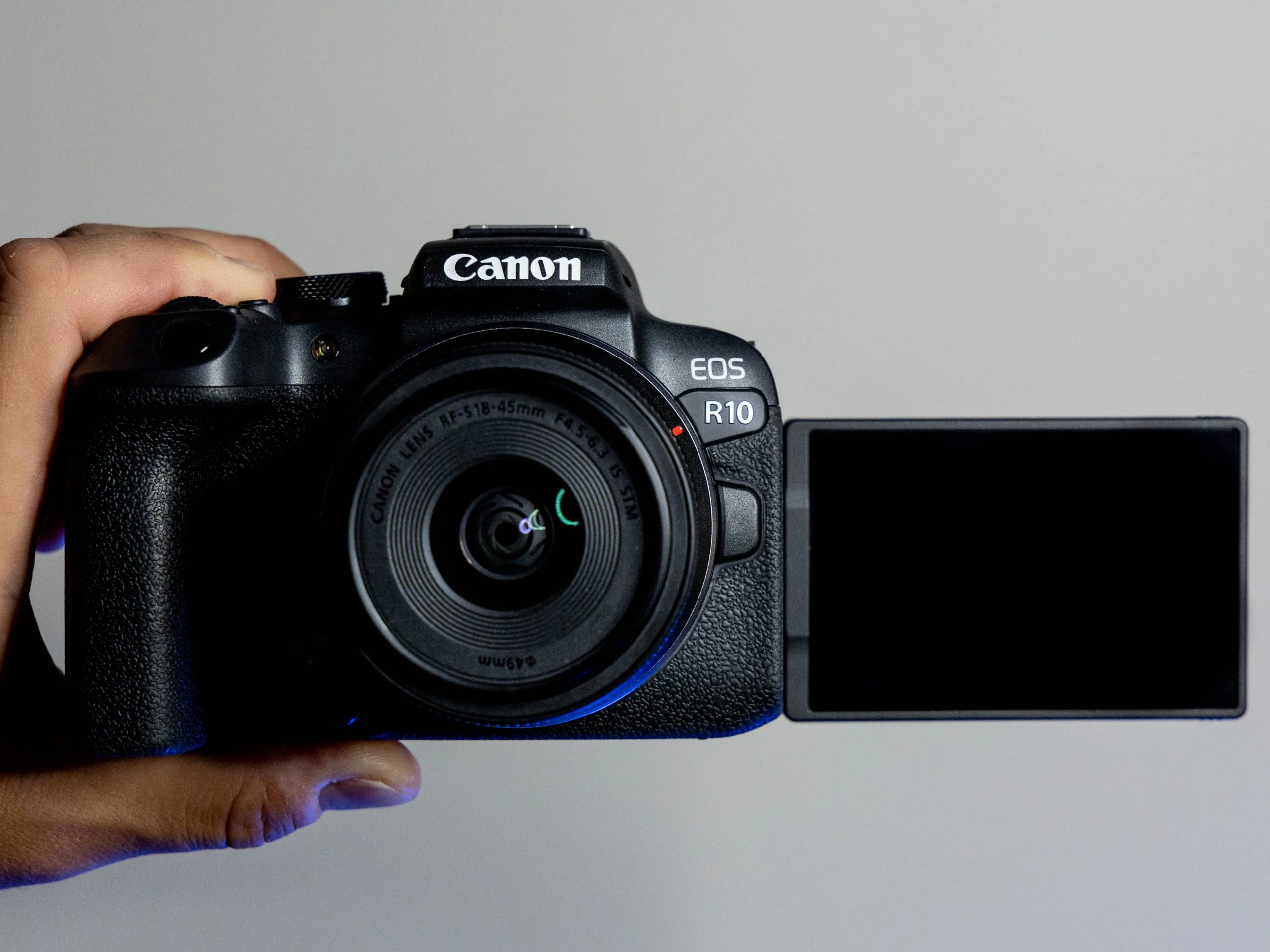 Canon công bố giá bán bộ đôi Canon EOS R7 và EOS R10 tại Việt Nam