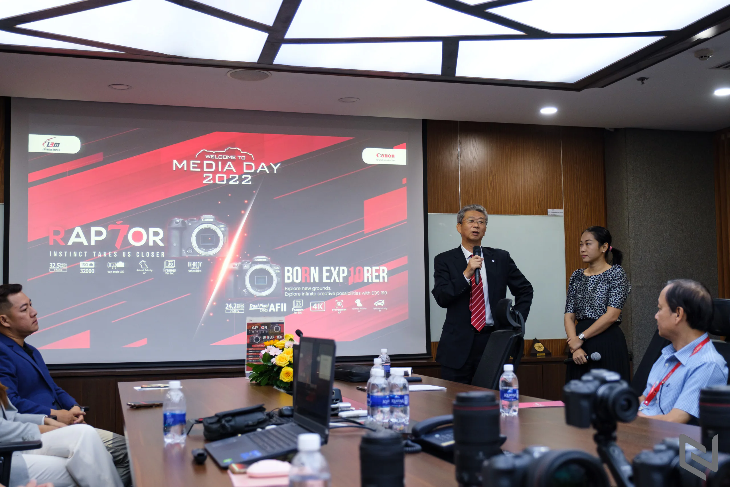 Canon công bố giá bán bộ đôi Canon EOS R7 và EOS R10 tại Việt Nam