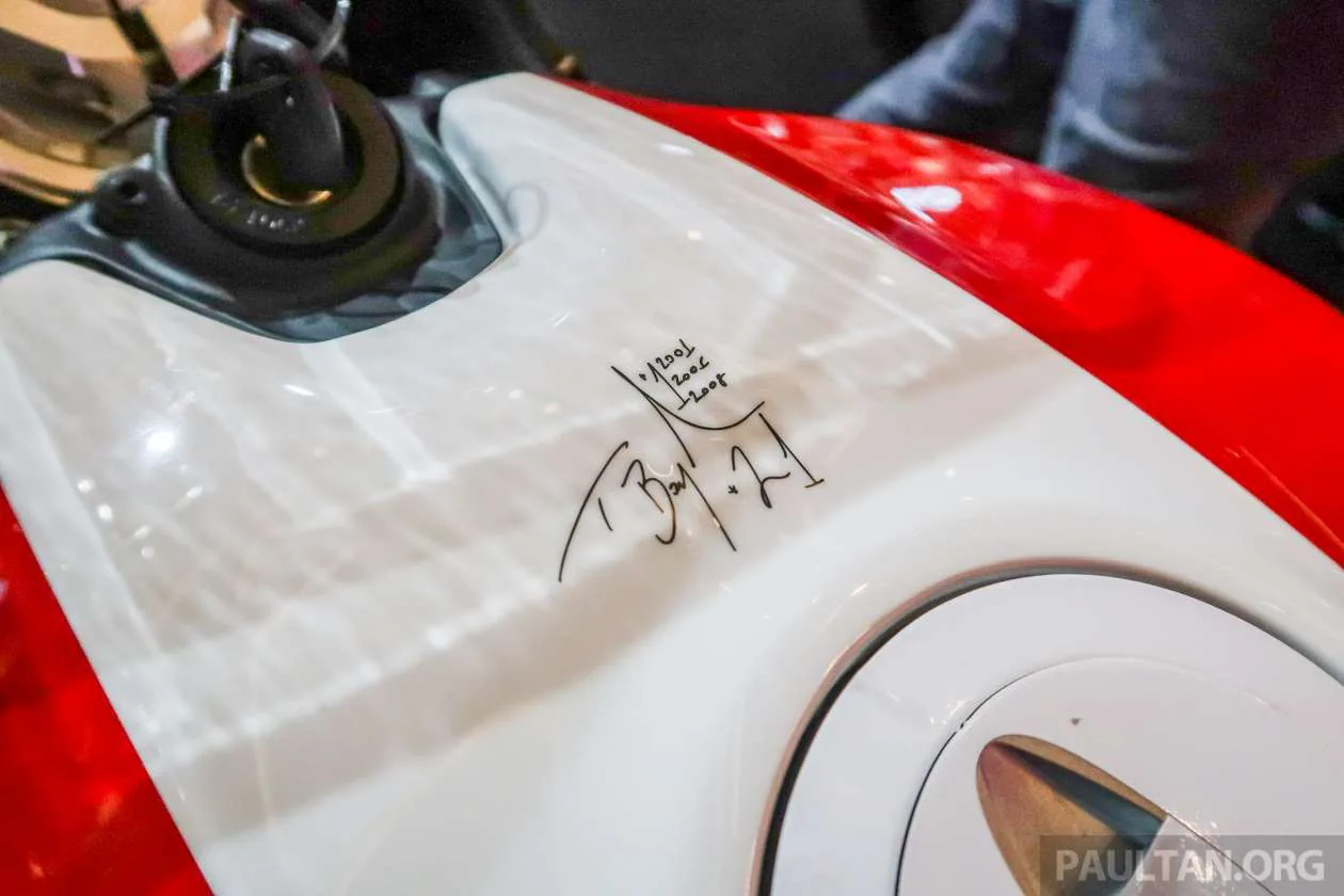 Mẫu xe kỷ niệm Panigale V2 Bayliss 1st Championship 20th Anniversary có giá bán 31,100 USD