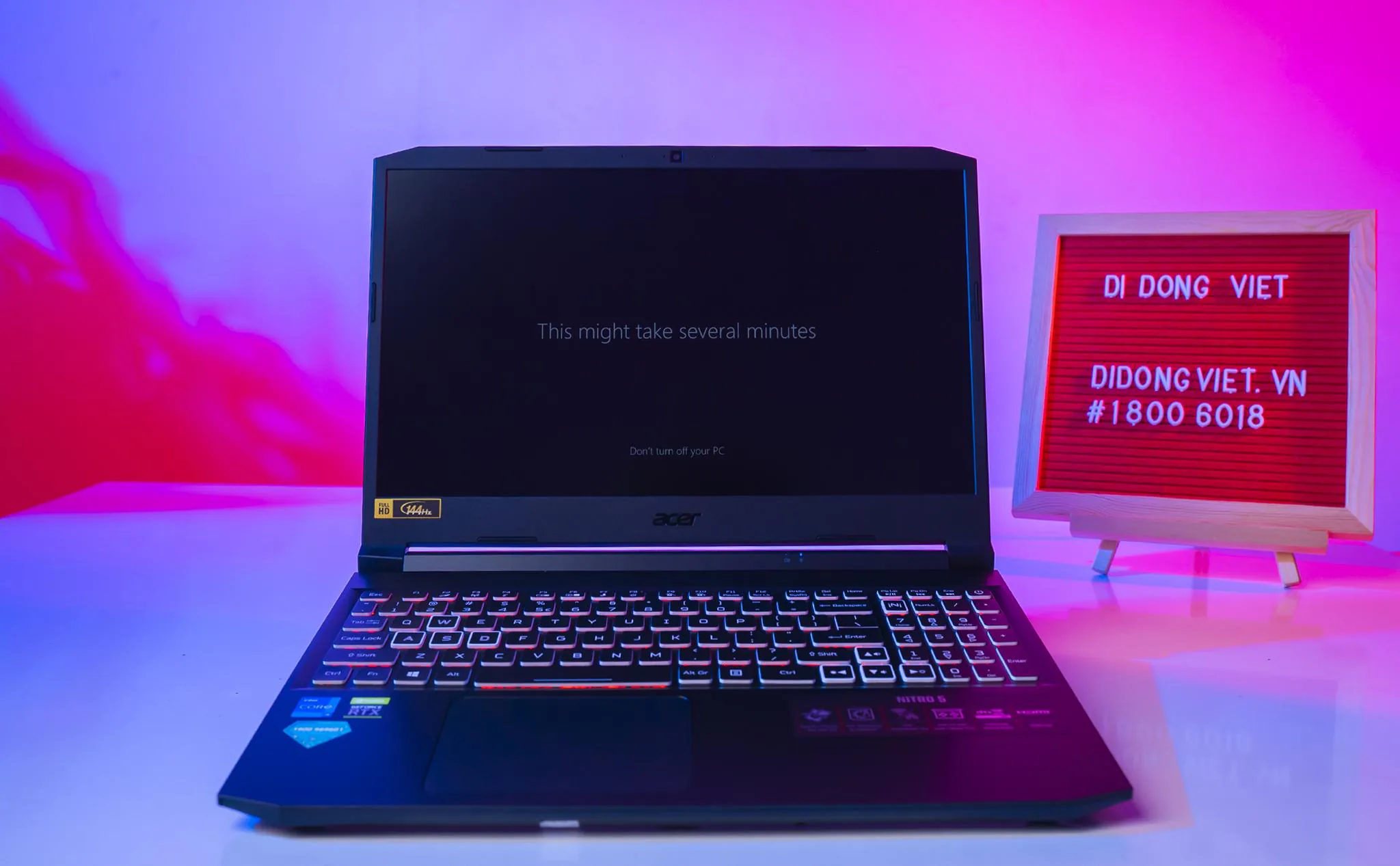 Giá bán nhiều dòng laptop giảm mạnh, có dòng giảm đến 5 triệu đồng ngay đầu tháng 6 này