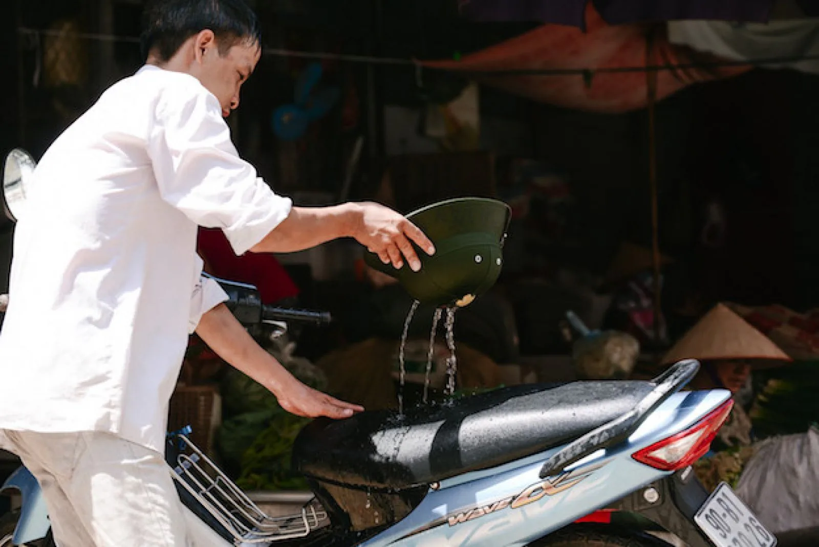 Cách hạ nhiệt yên xe máy nhanh chóng trong những ngày nắng nóng hiện tại