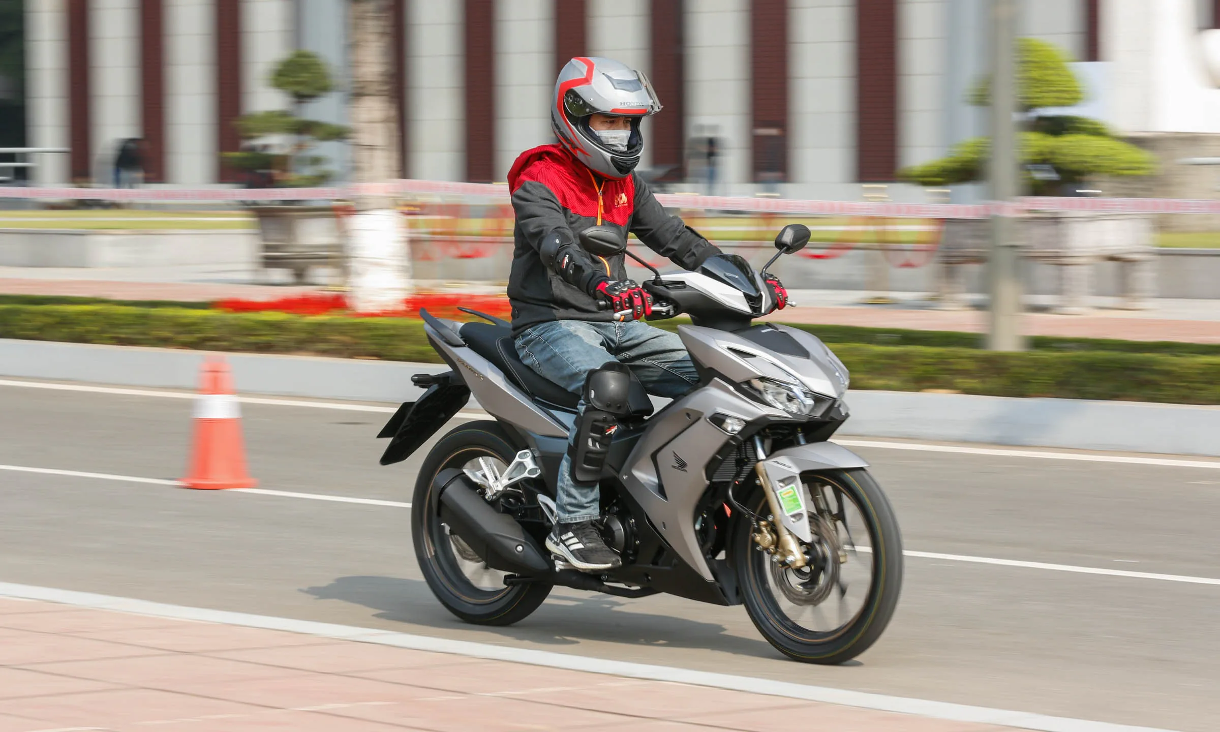 Honda Winner X giảm giá sâu trái với loạt xe tay ga tăng giá chóng mặt