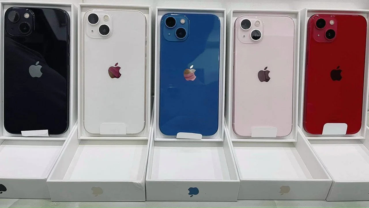 iPhone 13 theo sát Galaxy S22 Ultra, tiếp tục trở thành điện thoại phổ biến nhất