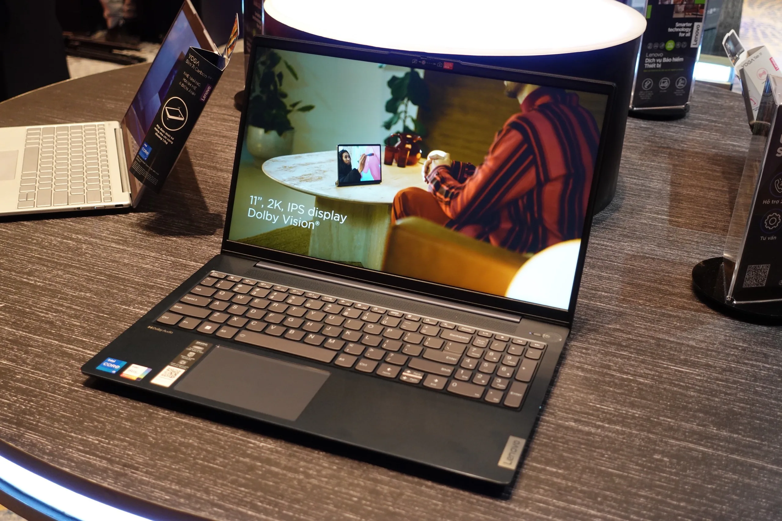 Lenovo ra mắt bộ sưu tập laptop Yoga cao cấp mới, giúp người dùng thăng hoa theo cách của mình