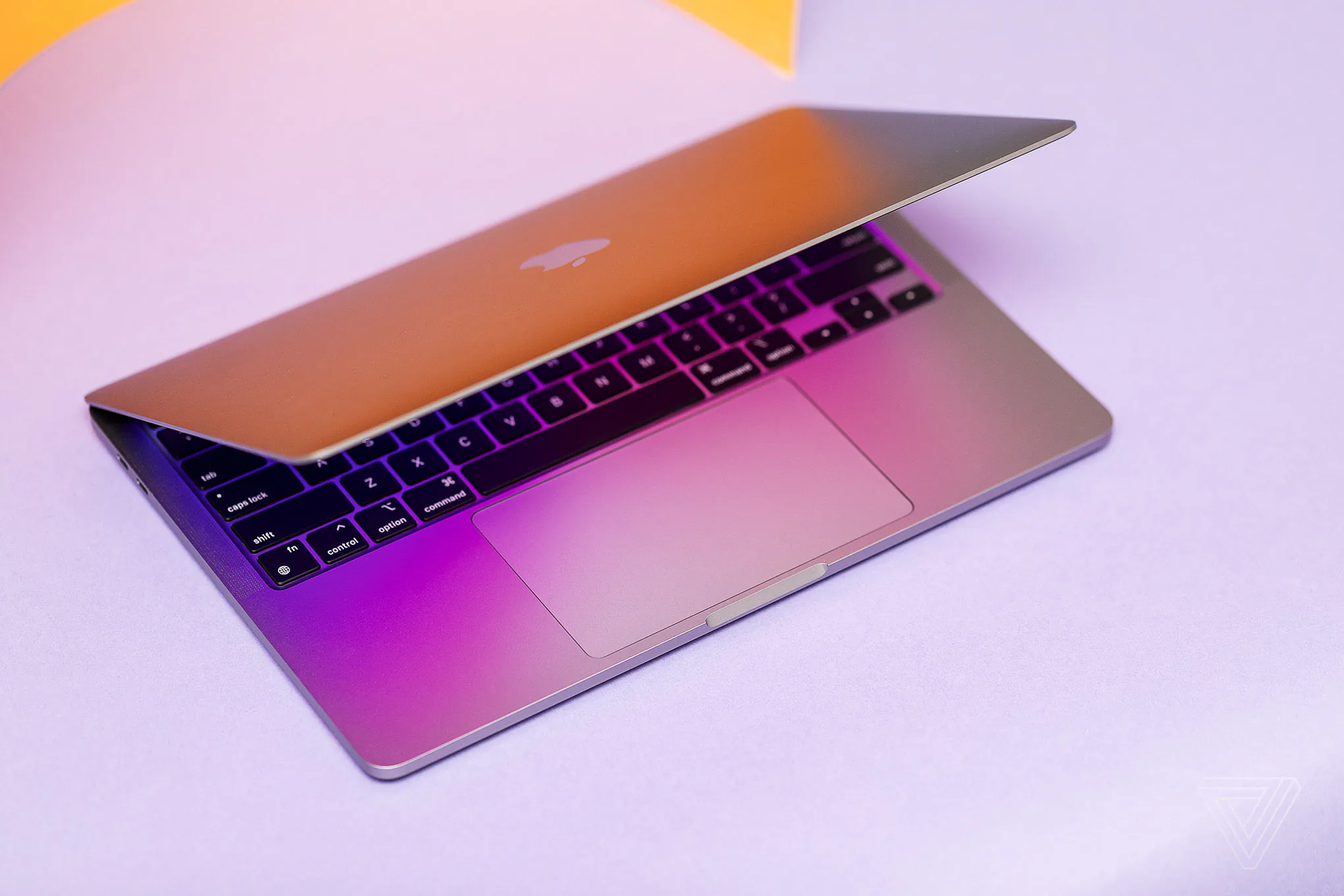 Đánh giá MacBook Pro M2 2022: Bình cũ nhưng rượu mới