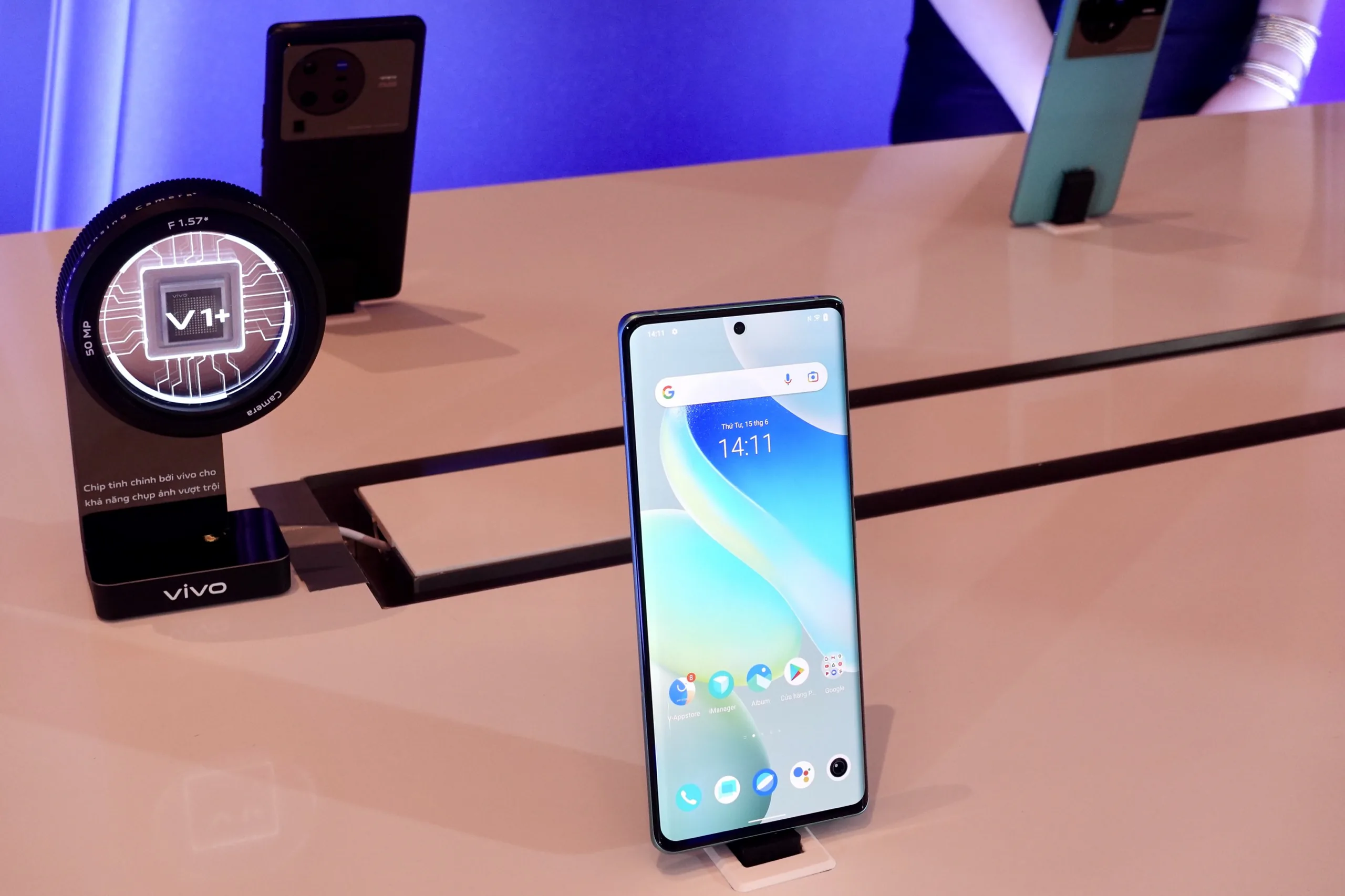 vivo Việt Nam ra mắt dòng flagship X80 series hợp tác chiến lược với ZEISS định nghĩa lại trải nghiệm chuẩn điện ảnh
