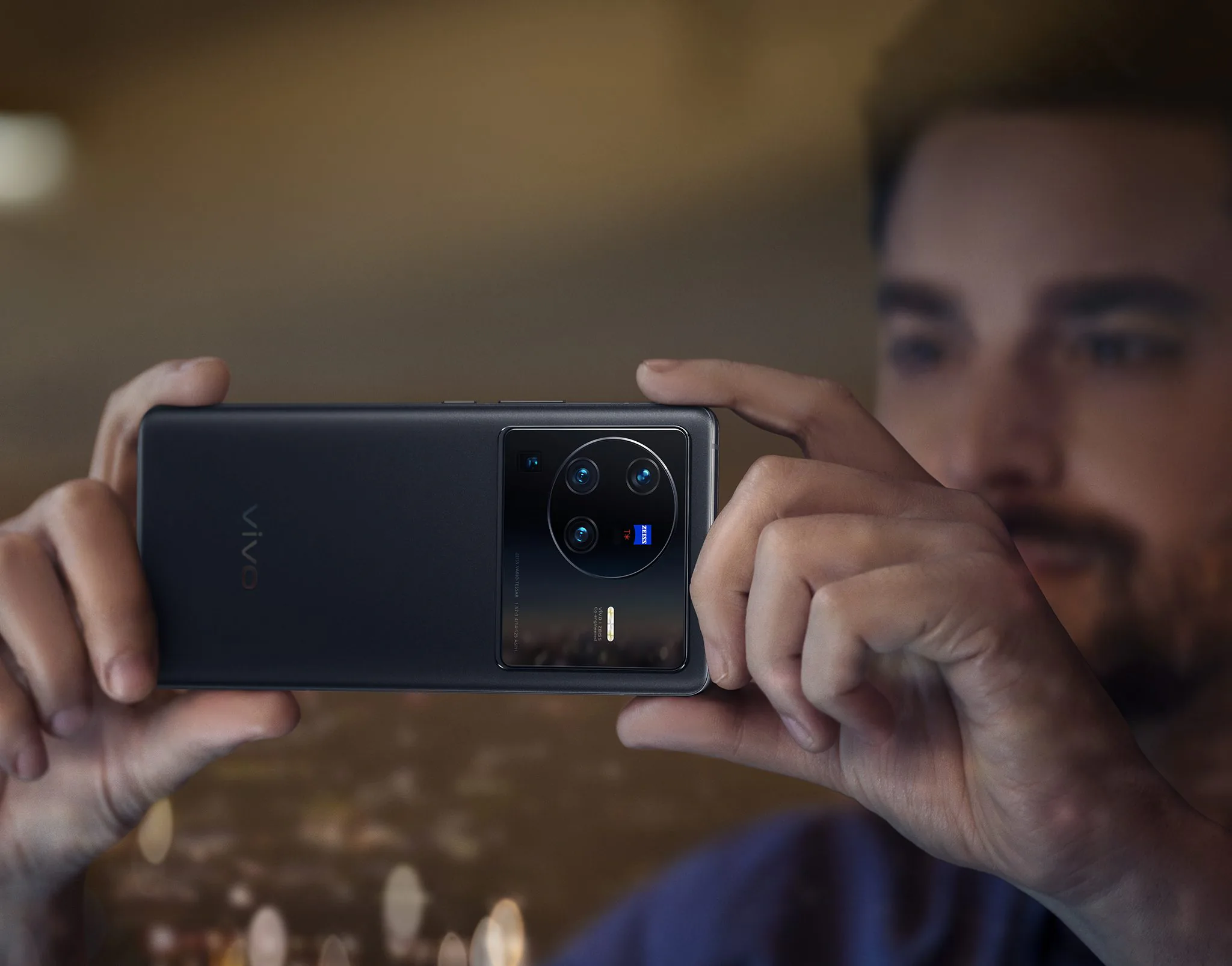 vivo Việt Nam ra mắt dòng flagship X80 series hợp tác chiến lược với ZEISS định nghĩa lại trải nghiệm chuẩn điện ảnh