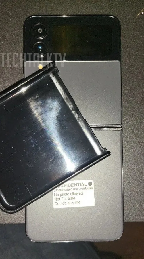 Xuất hiện ảnh trên tay thực tế Galaxy Z Flip4