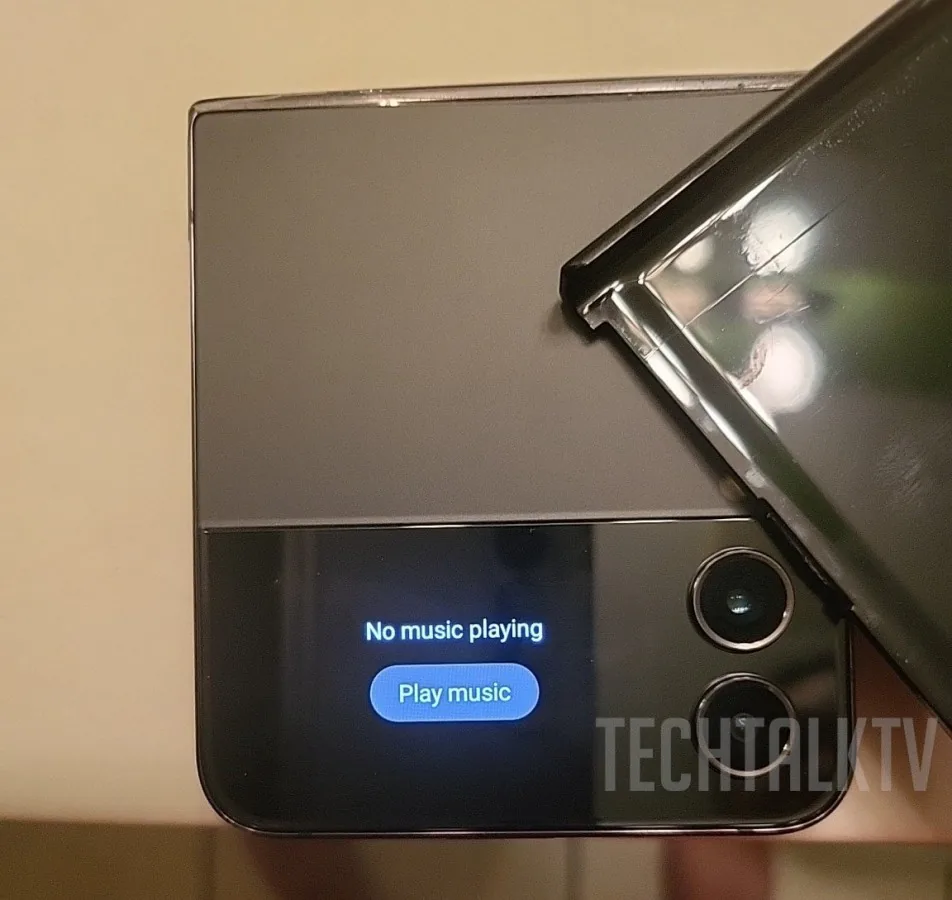 Xuất hiện ảnh trên tay thực tế Galaxy Z Flip4