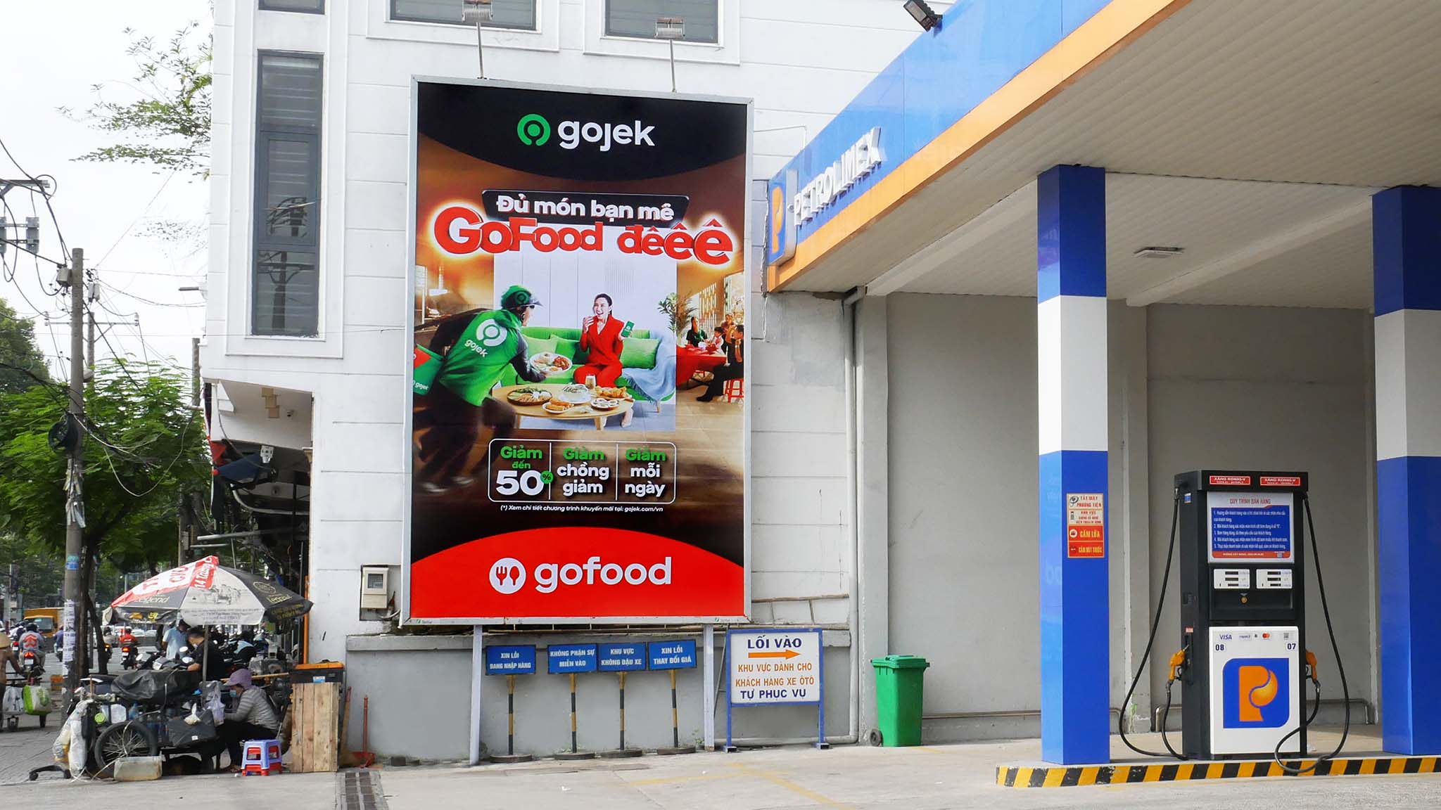 Gojek triển khai biển quảng cáo tĩnh ngoài trời phát ra tiếng nói đầu tiên tại Việt Nam, đưa tiếng rao truyền thống vào công nghệ hiện đại