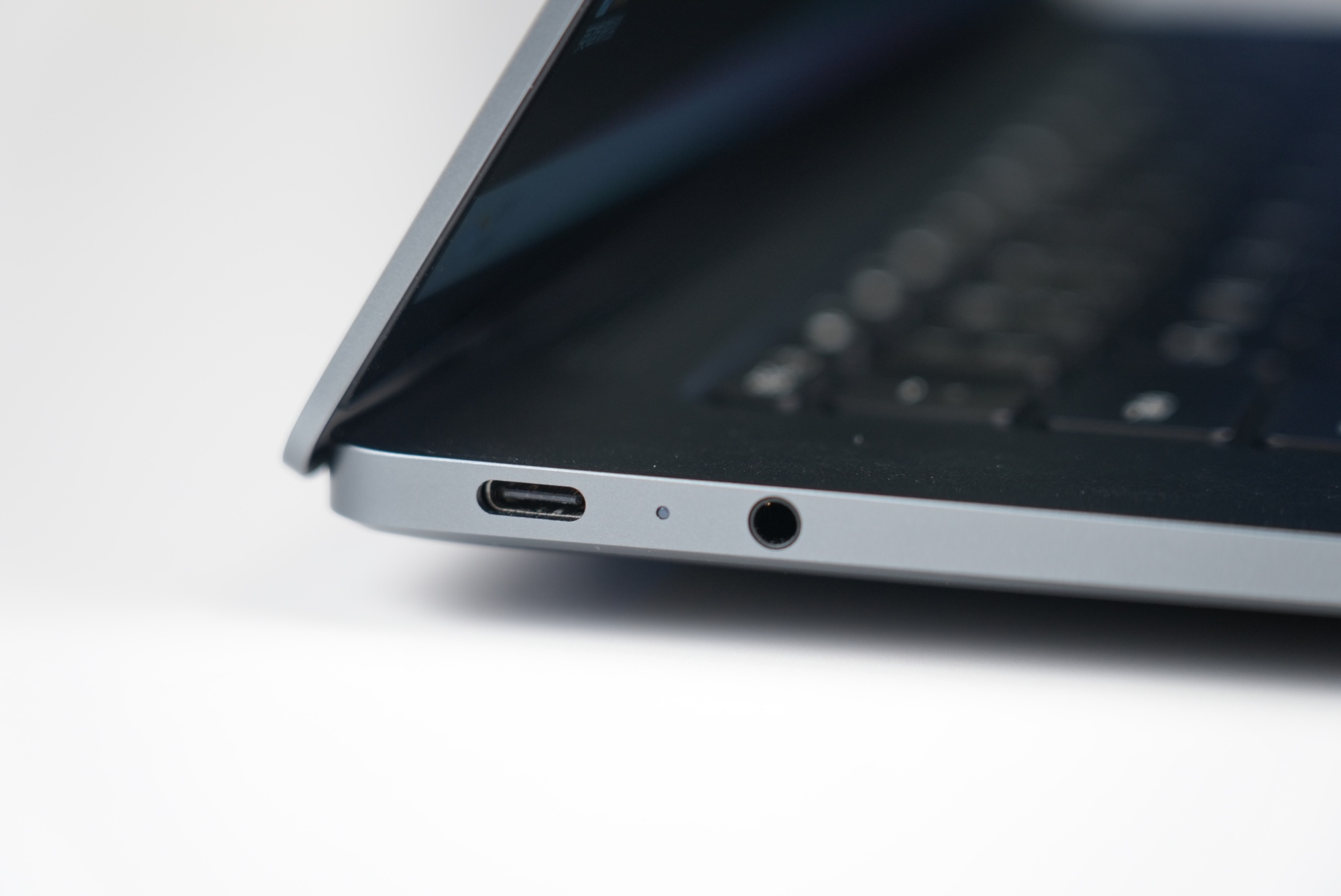 Xiaomi ra mắt laptop Book Pro 2022 mới với màn hình OLED 4K, chạy chip Intel Gen 12