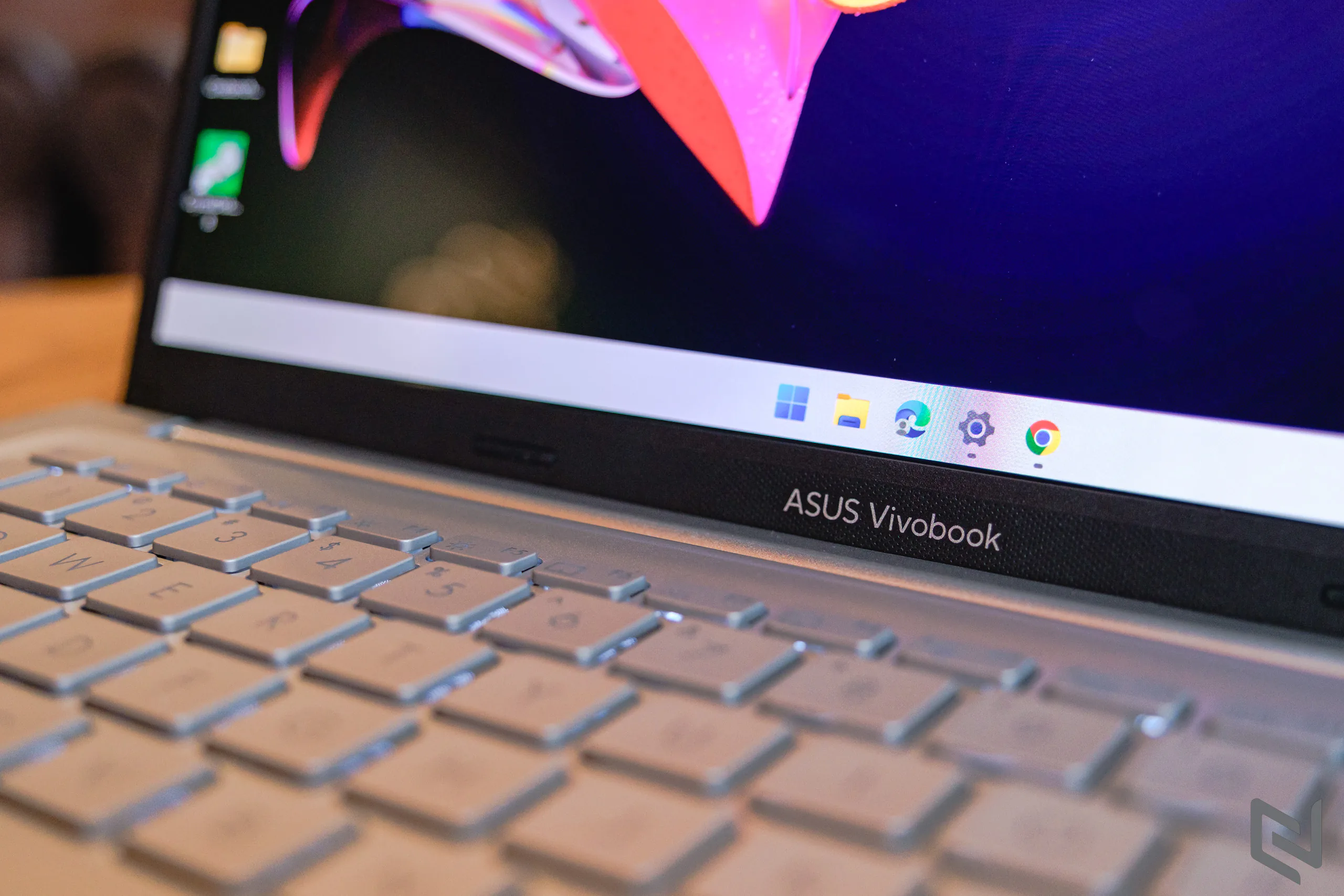 Trên tay ASUS Vivobook 14X OLED - Laptop làm việc mỏng nhẹ và mạnh mẽ nhất phân khúc