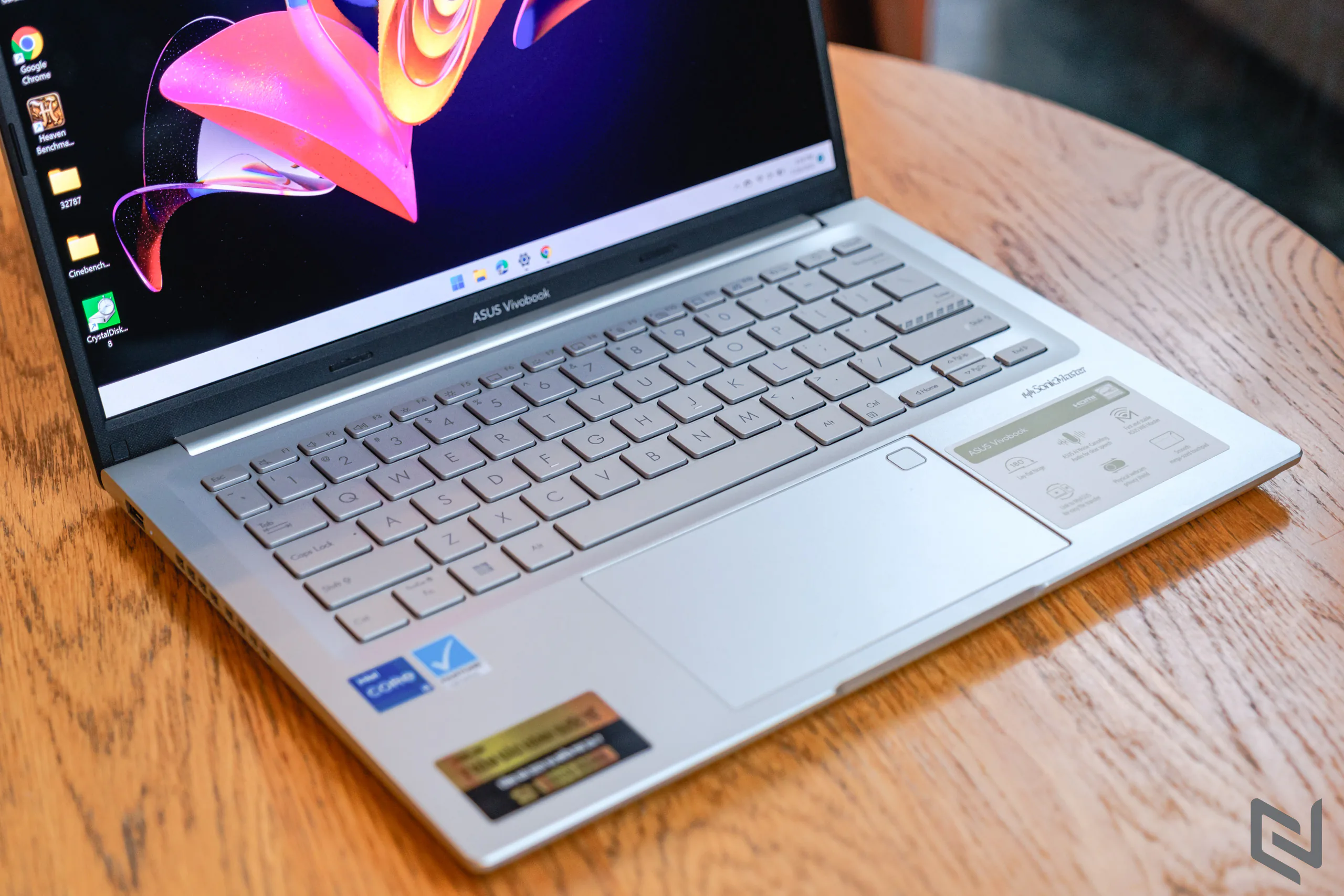 Trên tay ASUS Vivobook 14X OLED - Laptop làm việc mỏng nhẹ và mạnh mẽ nhất phân khúc