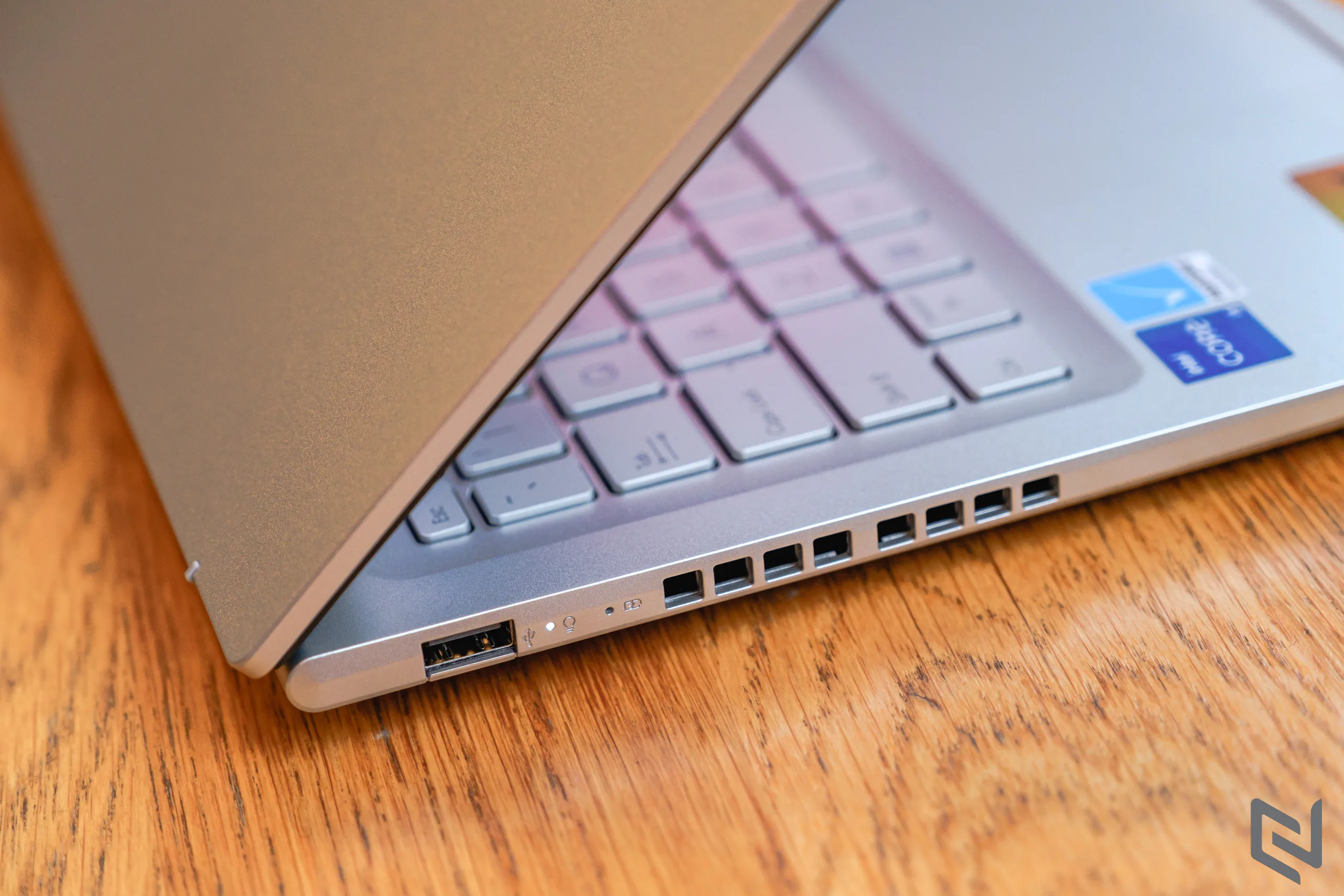 Trên tay ASUS Vivobook 14X OLED - Laptop làm việc mỏng nhẹ và mạnh mẽ nhất phân khúc
