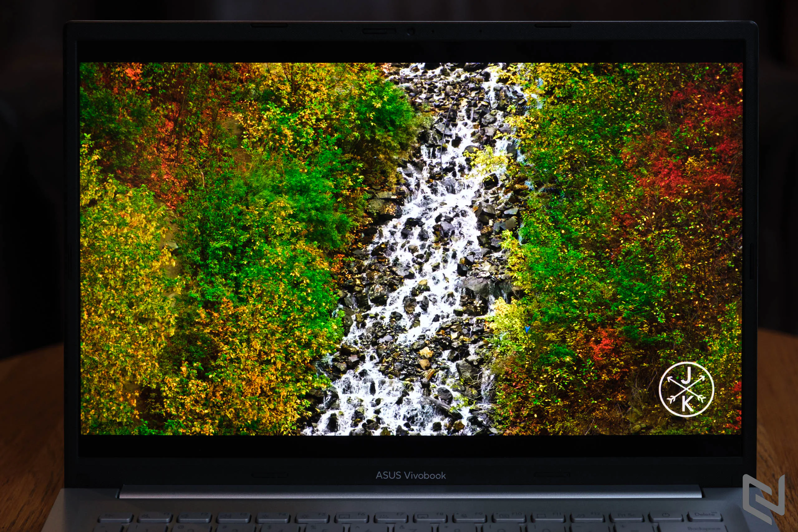 Trên tay ASUS Vivobook 14X OLED - Laptop làm việc mỏng nhẹ và mạnh mẽ nhất phân khúc