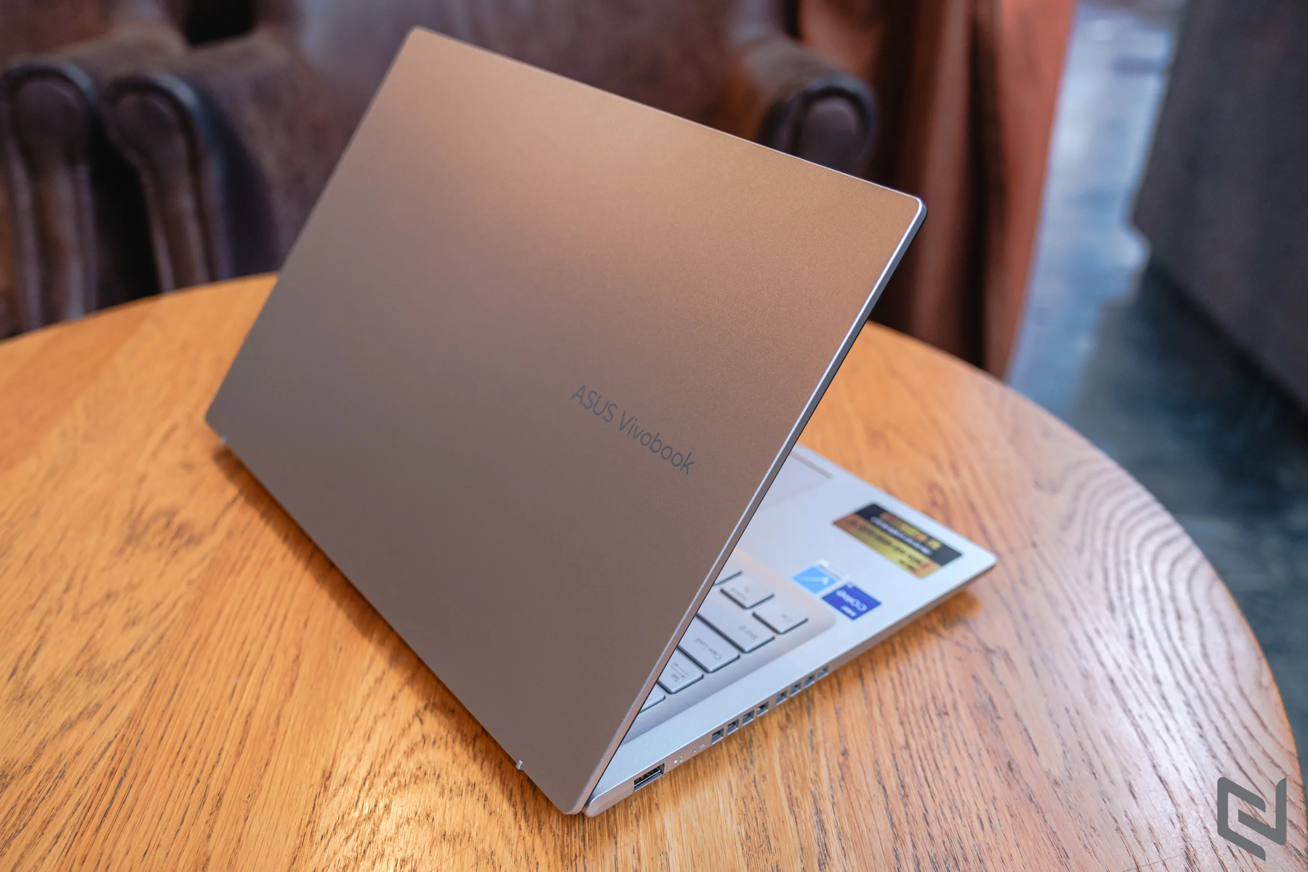 Trên tay ASUS Vivobook 14X OLED - Laptop làm việc mỏng nhẹ và mạnh mẽ nhất phân khúc