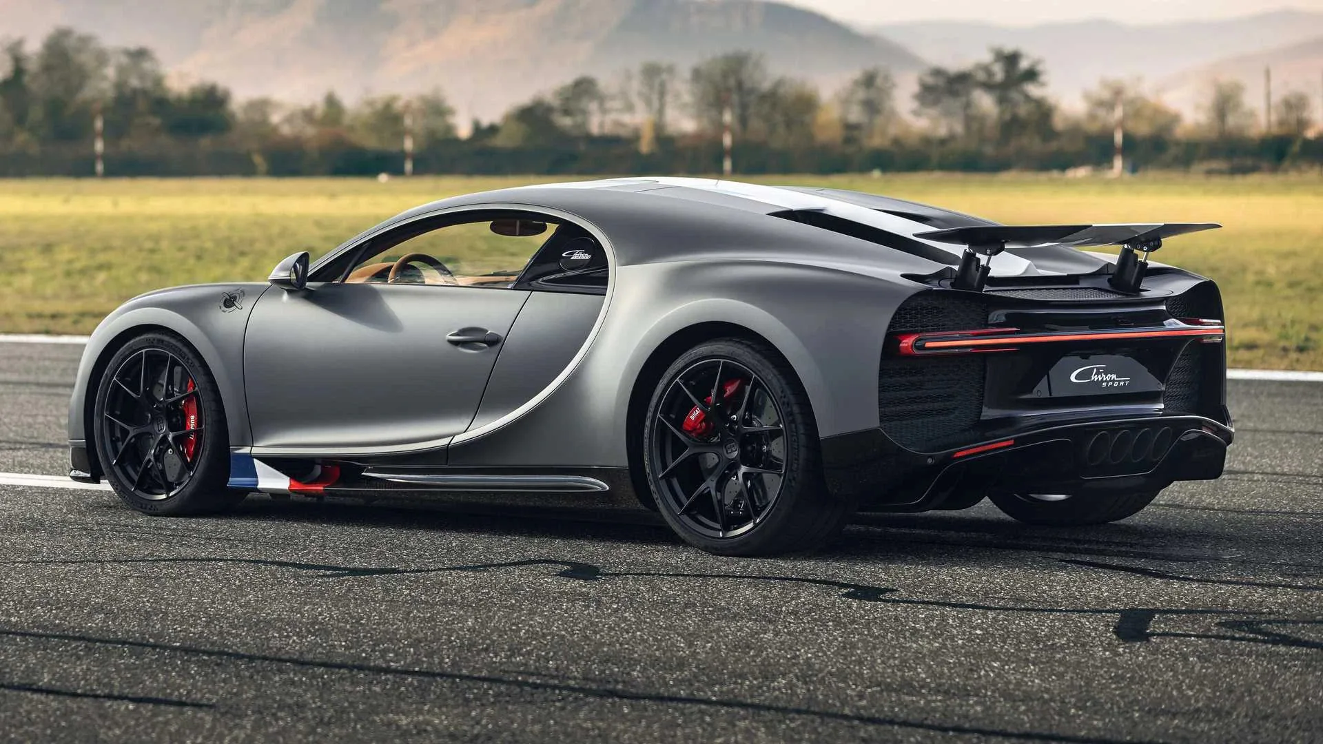 Những điều về chiếc siêu xe 'quái thú' Bugatti Chiron mà có lẽ bạn chưa biết