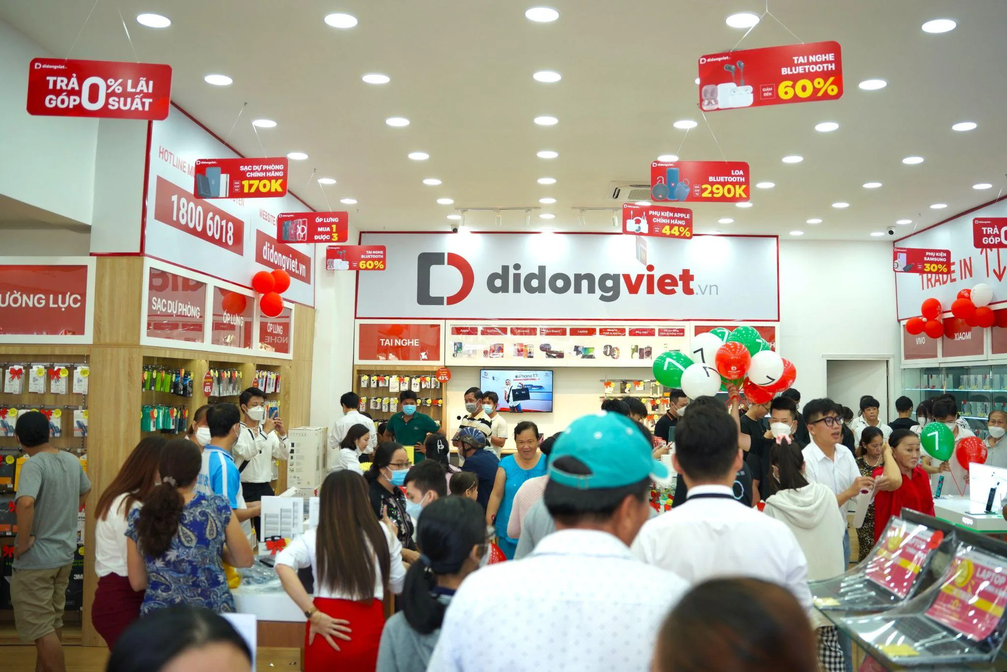 Cuối tháng 7, đại lý bán lẻ giảm giá Smartphone hơn 8 triệu, phụ kiện giảm đến 65%