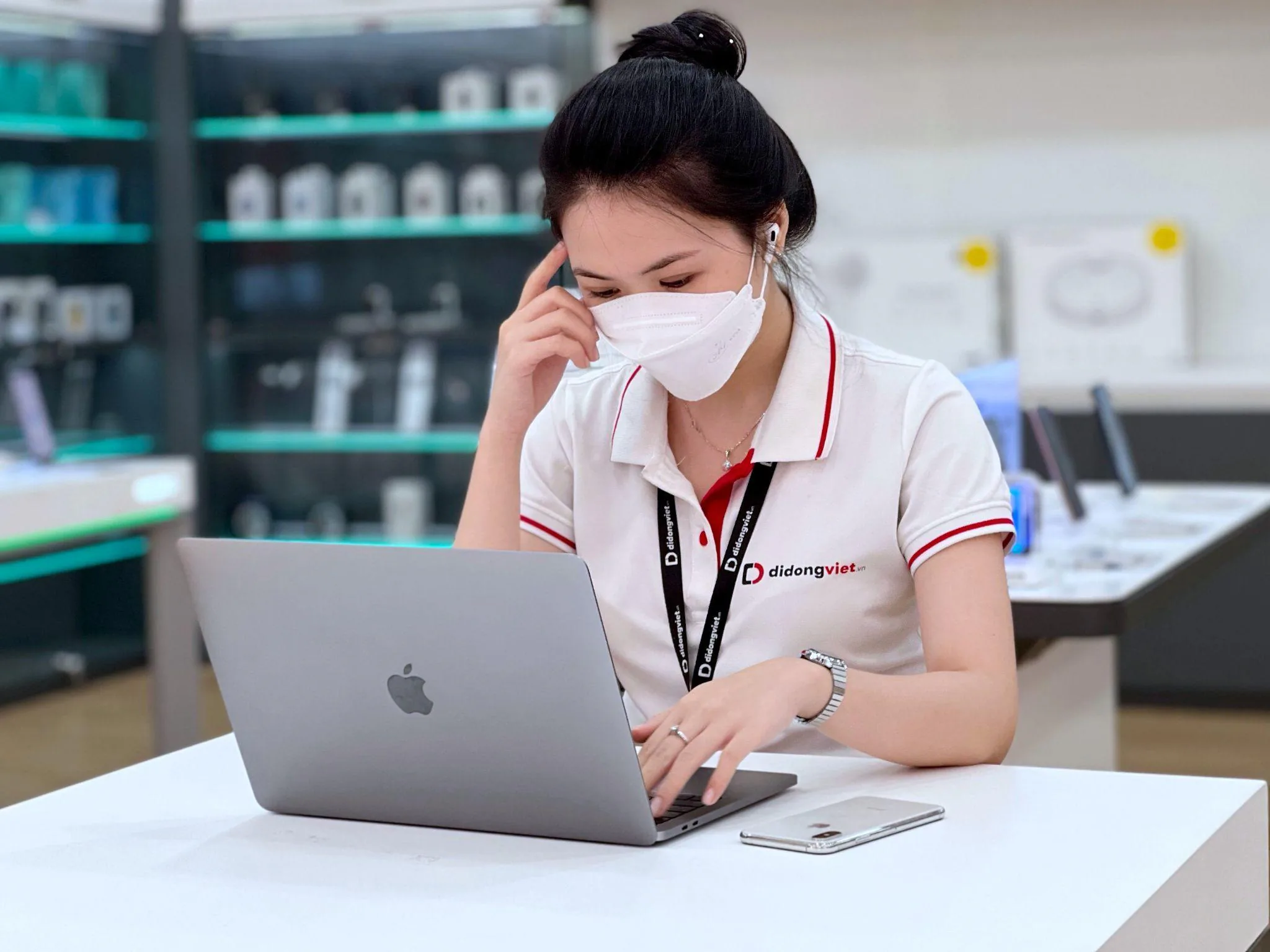 Cuối tháng 7, đại lý bán lẻ giảm giá Smartphone hơn 8 triệu, phụ kiện giảm đến 65%