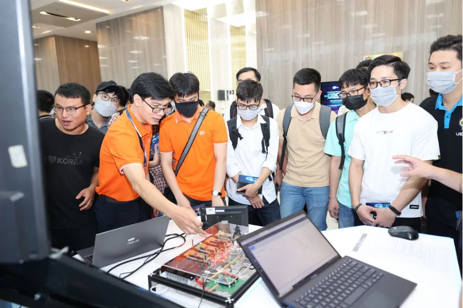 Hơn 2000 người tham dự Automotive Tech Show của FPT Software