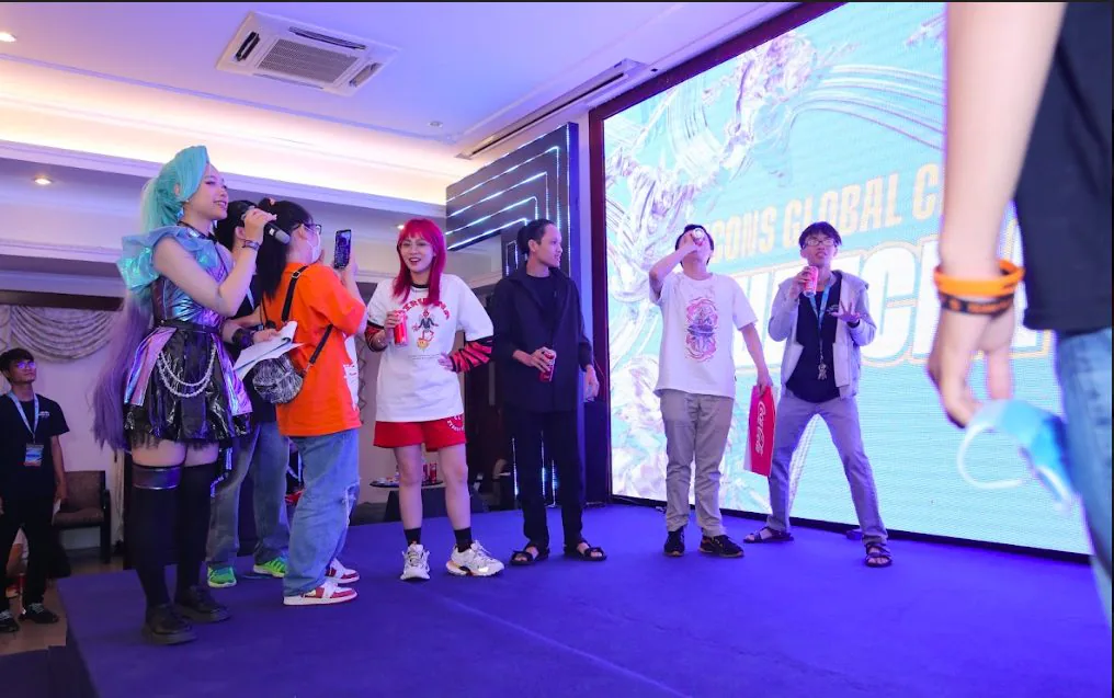 Coca-Cola cùng fan esport hào hứng cổ vũ Chung Kết Thế Giới Tốc Chiến ICONS GLOBAL CHAMPIONSHIP 2022