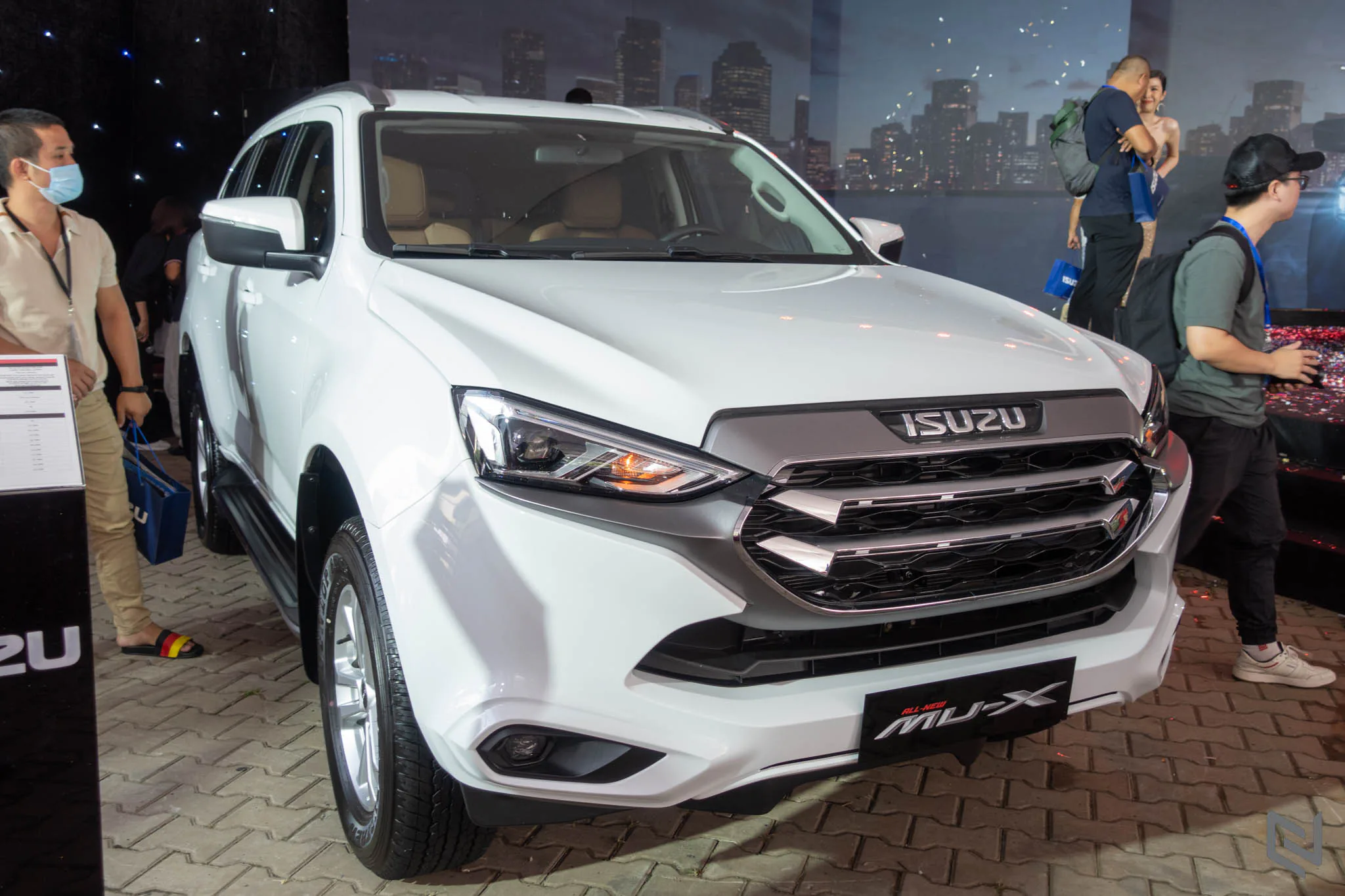 ISUZU Việt Nam tổ chức sự kiện ra mắt và lái thử xe All New mu-X tại thành phố Hồ Chí Minh