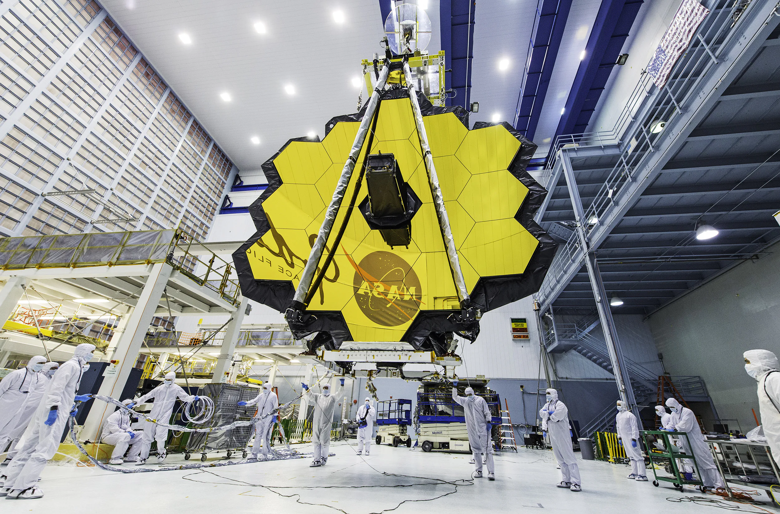 NASA tung loạt ảnh đầu tiên được chụp từ kính thiên văn vũ trụ James Webb