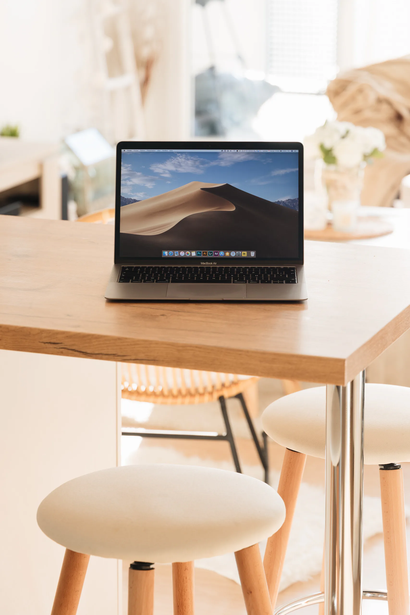 Chọn máy Mac cho dân văn phòng? MacBook Air M1 vẫn là tuỳ chọn tốt trong năm 2022