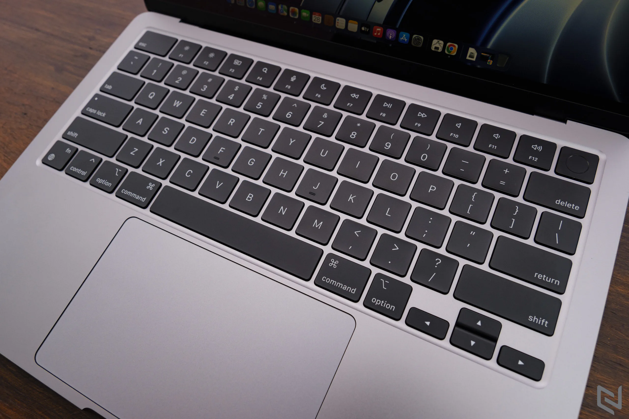 Đánh giá MacBook Air M2 bản tiêu chuẩn: 8GB RAM chỉ hợp cho nhu cầu cơ bản