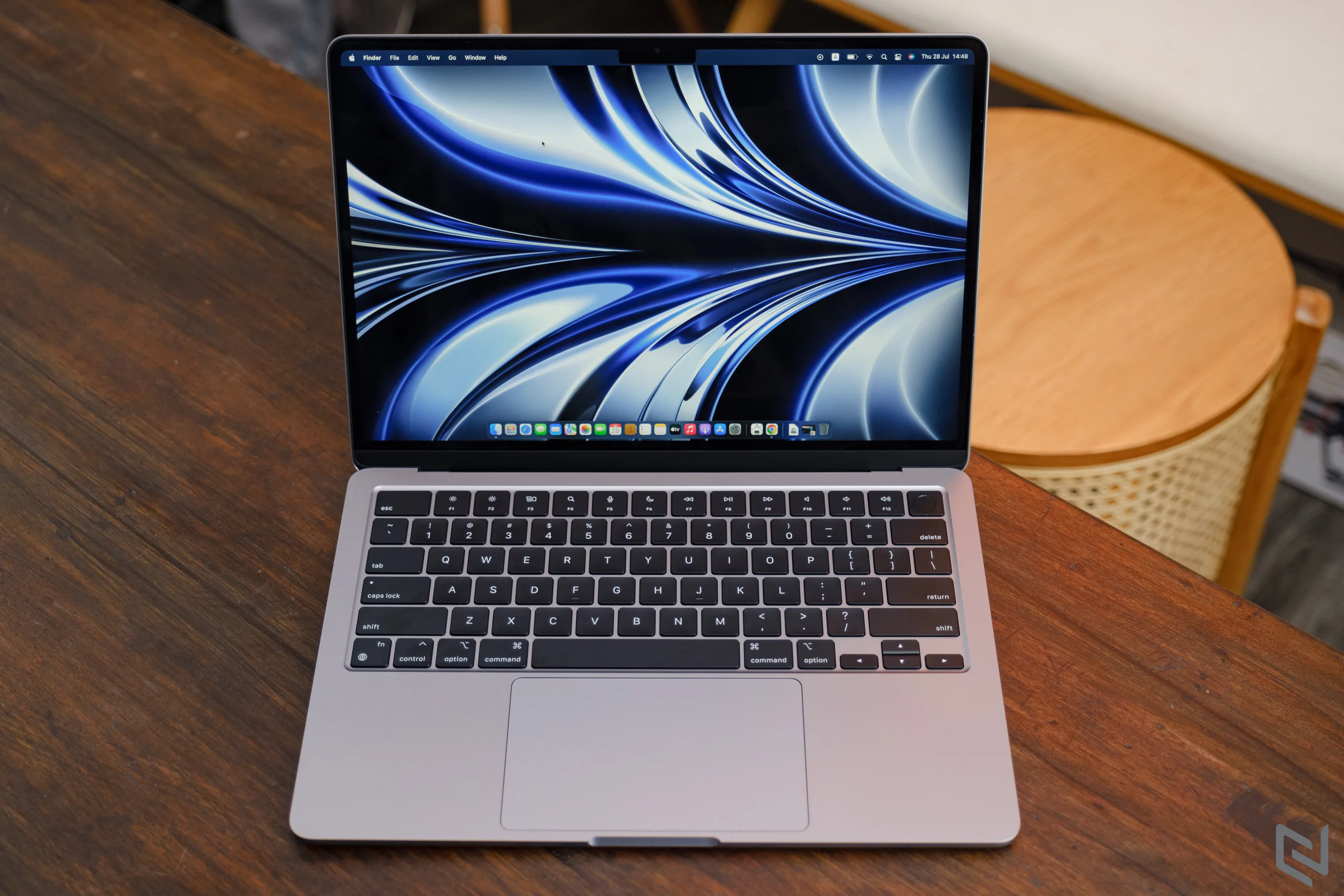 Đánh giá MacBook Air M2 bản tiêu chuẩn: 8GB RAM chỉ hợp cho nhu cầu cơ bản