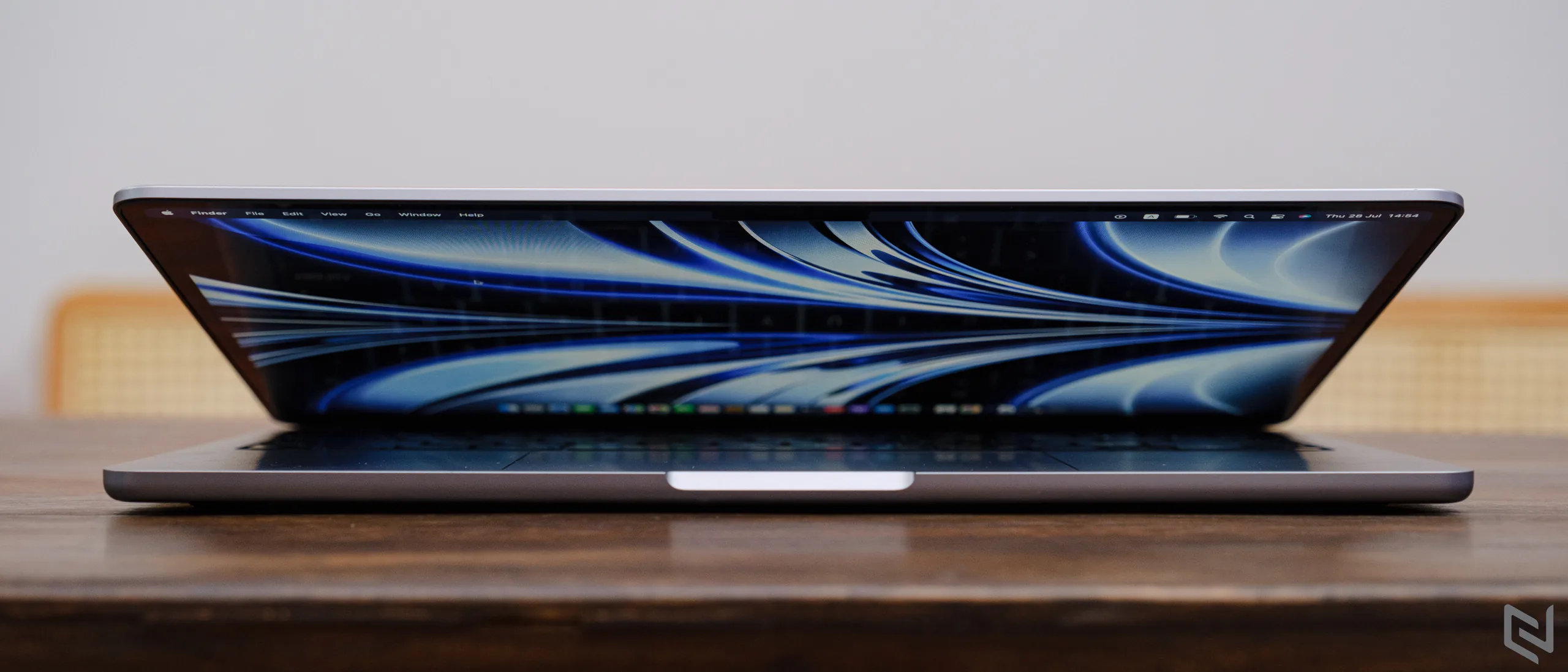 Đánh giá MacBook Air M2 bản tiêu chuẩn: 8GB RAM chỉ hợp cho nhu cầu cơ bản