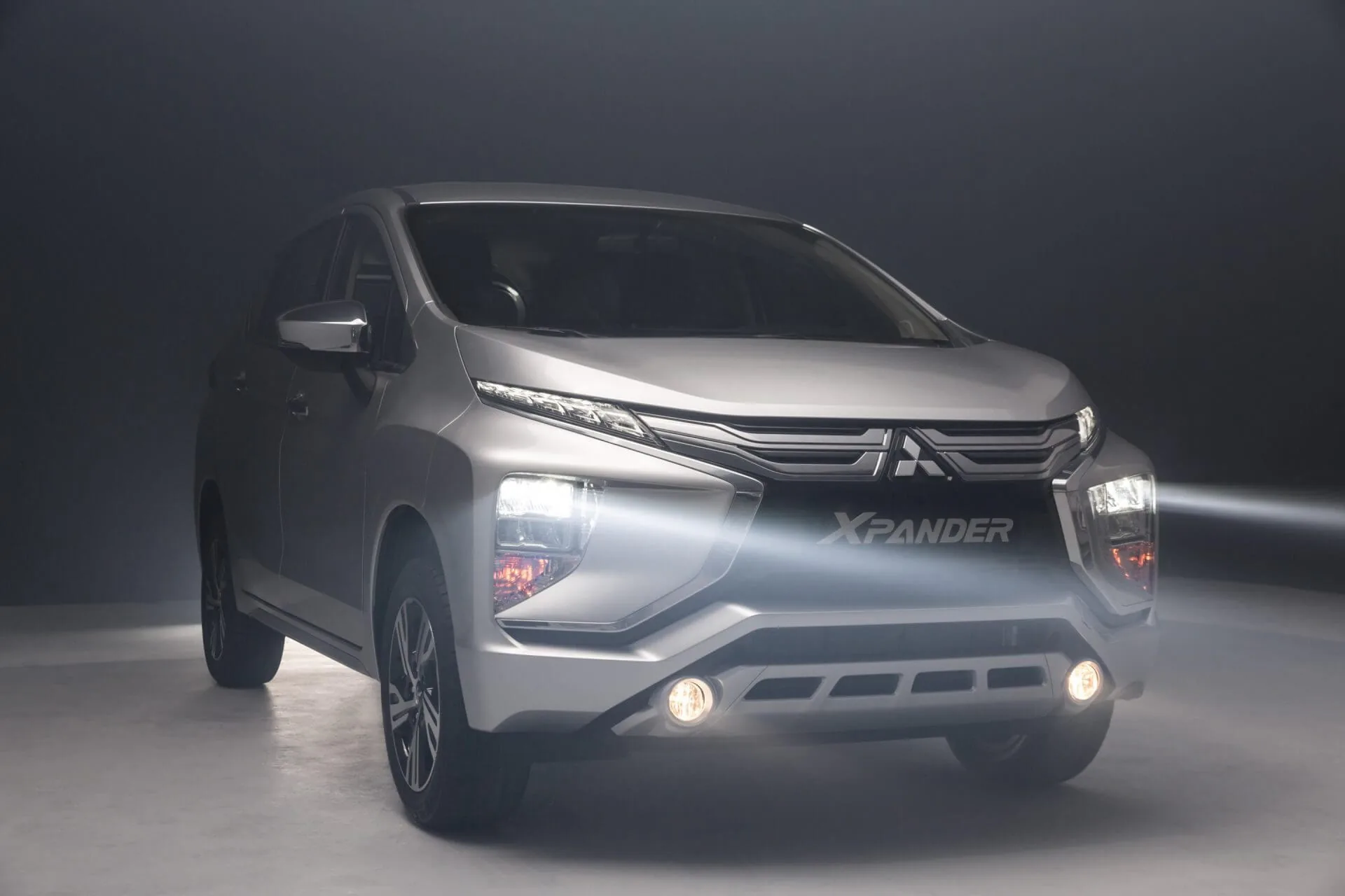 Suzuki XL7 bất ngờ vượt mặt Mitsubishi Xpander trong tháng 6