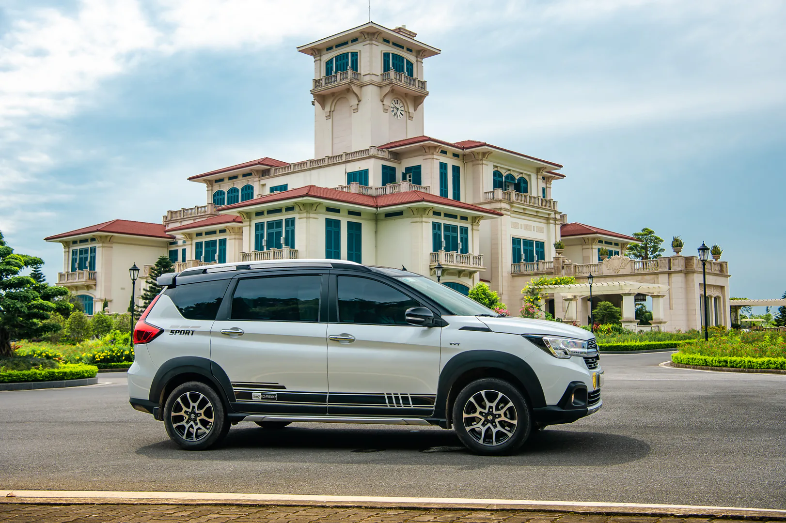 Đắn đo mua xe tiết kiệm nhiên liệu khi giá xăng biến động liên tục