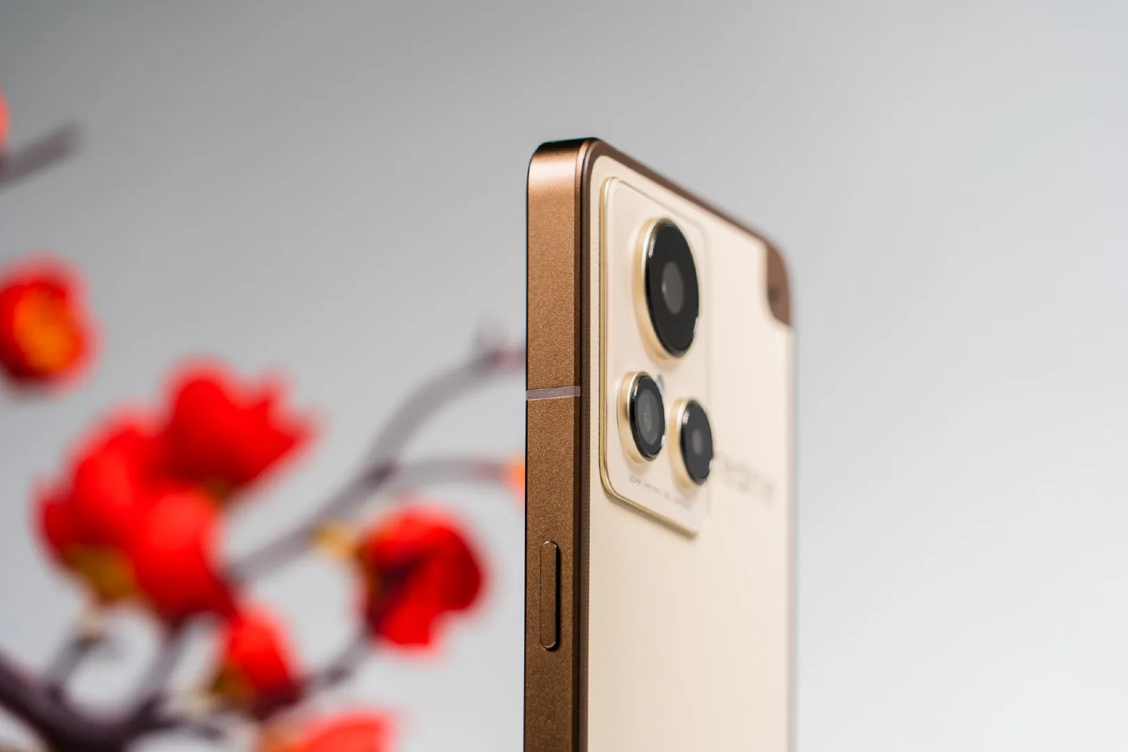 Realme GT2 Explorer Master ra mắt với thiết kế ấn tượng, trang bị Snapdragon 8+ Gen 1