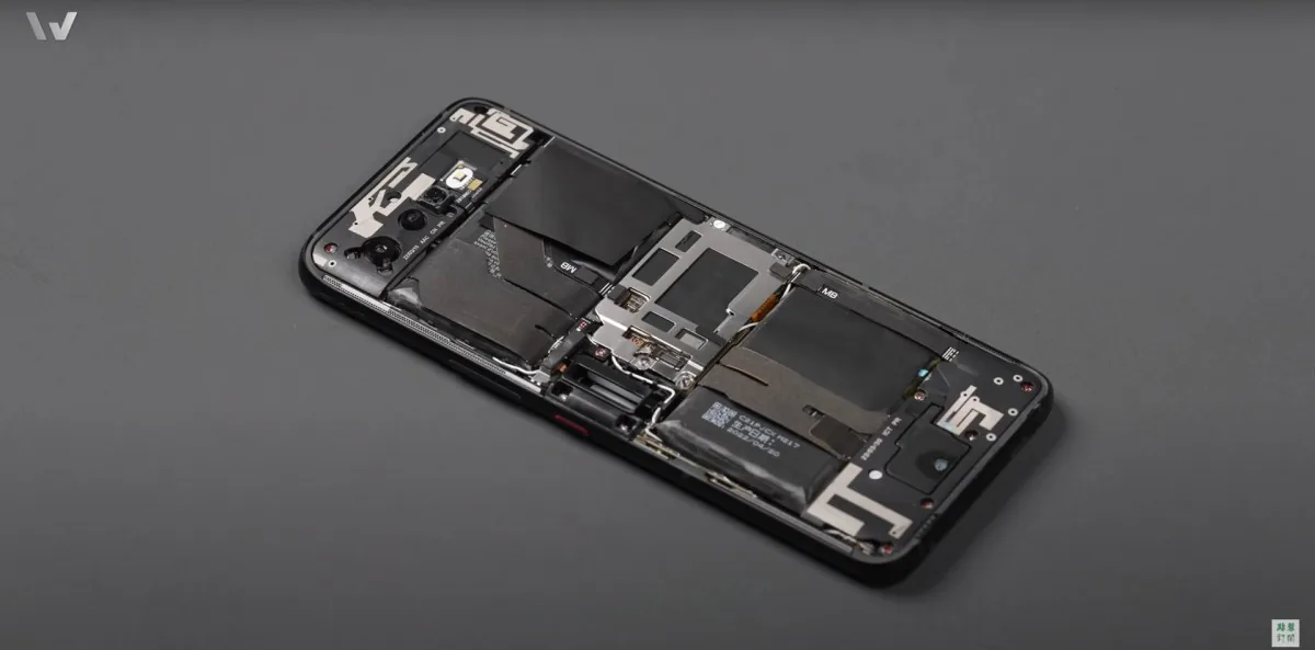 Tháo tung flagship chơi game ASUS ROG Phone 6 với rất nhiều khu vực tản nhiệt