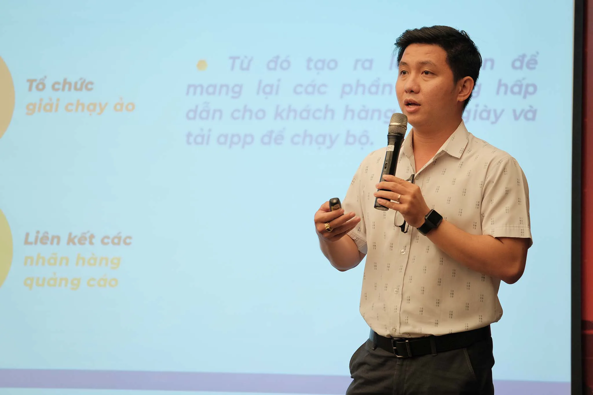 Ra mắt Giày công nghệ gắn chip NFC thương hiệu RUN Together cho người yêu chạy bộ